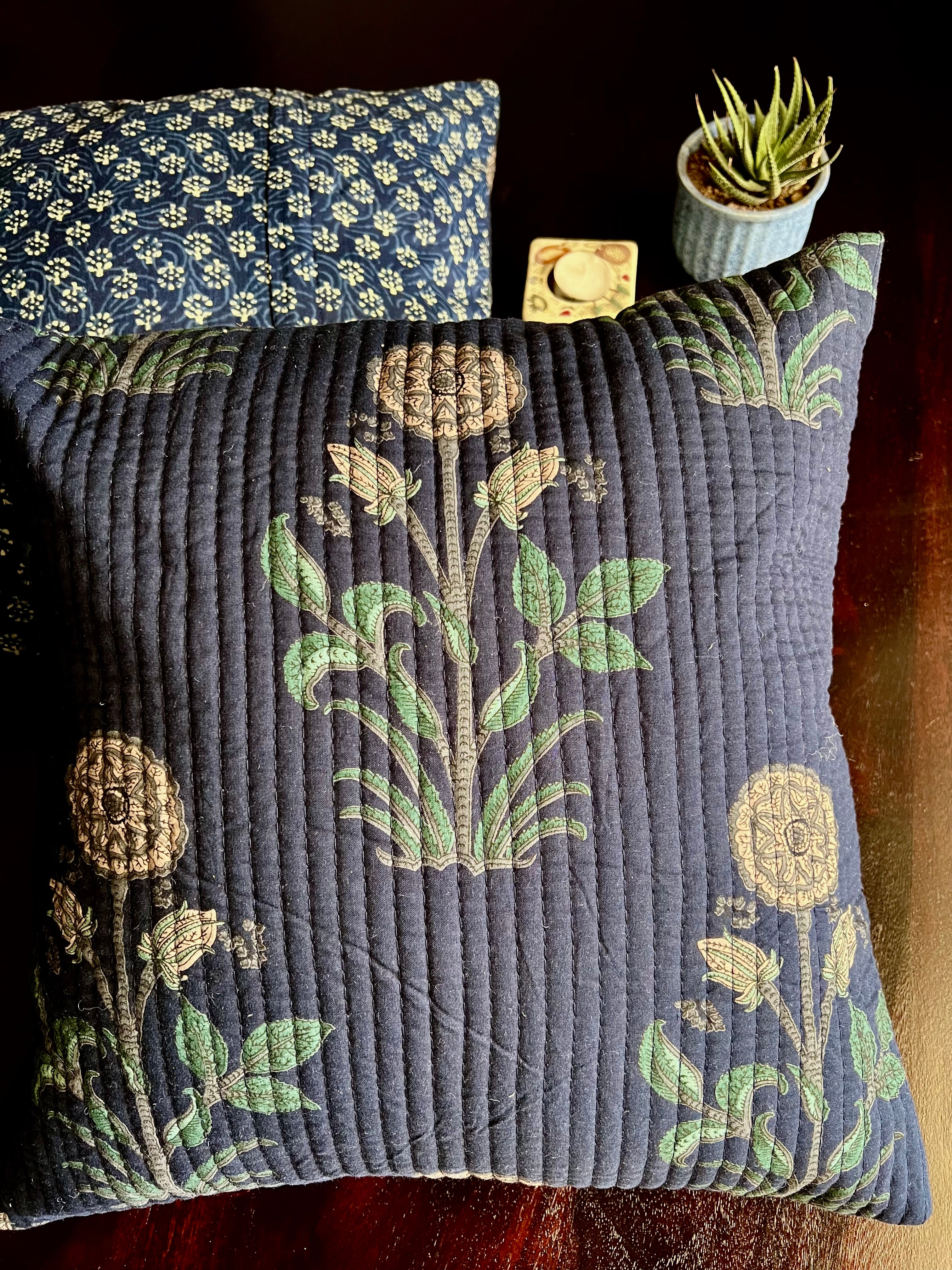 KANAK - SINGLE PIECE QUILTED 16 BY 16 INCHES CUSHION