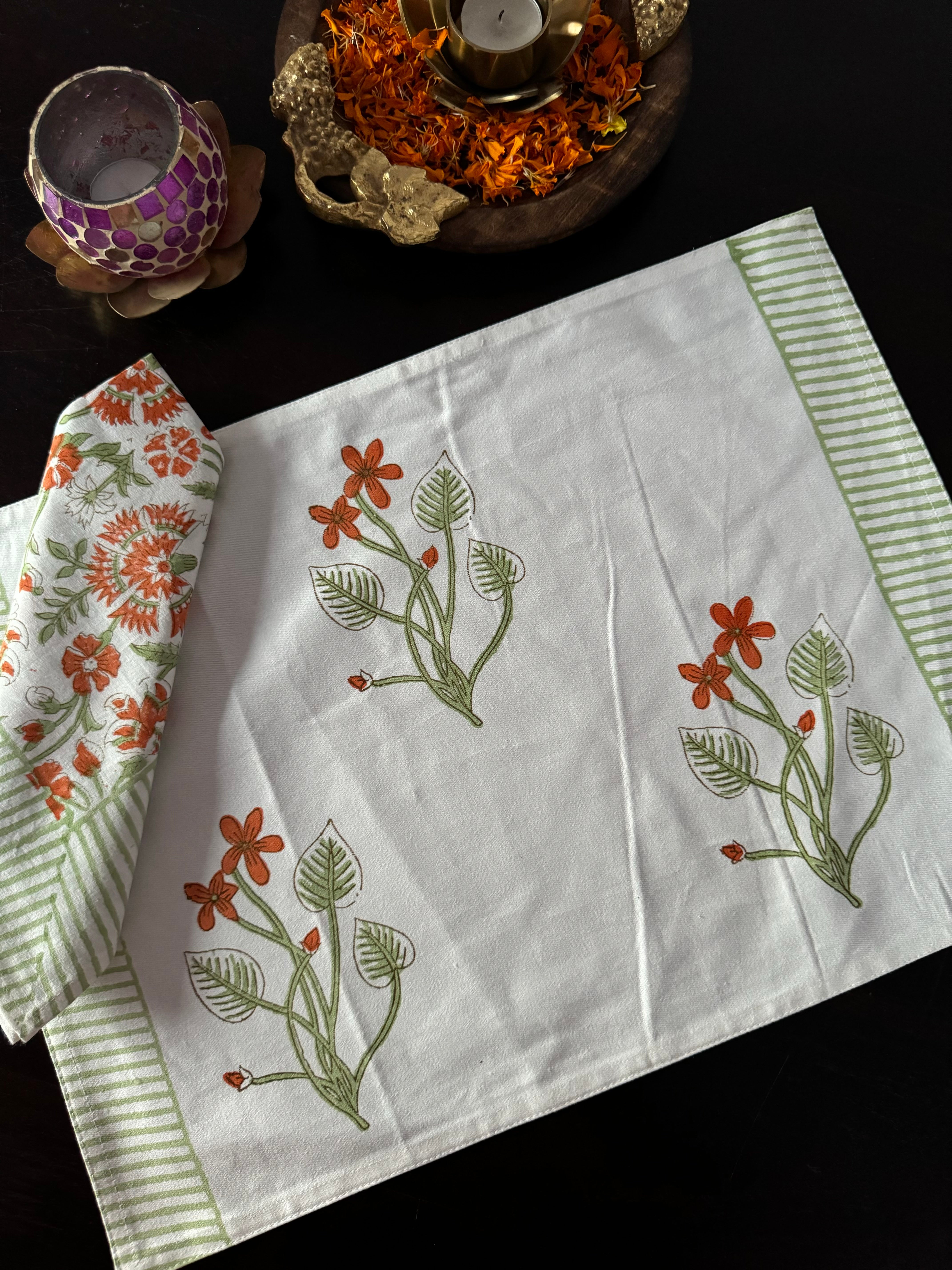 A PAIR HANDBLOCK PRINTED TABLE MAT AND NAPKIN SET