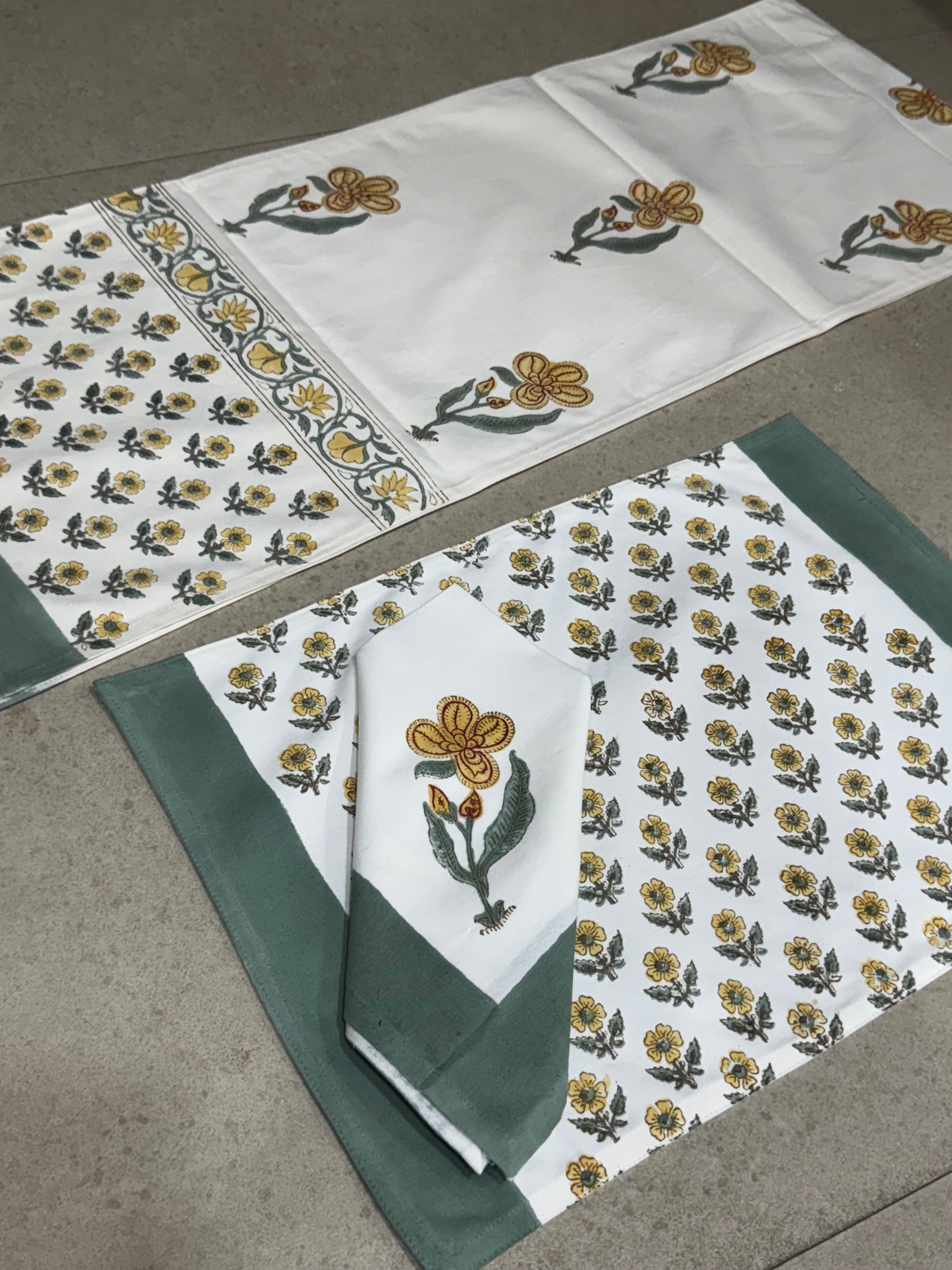 SIX SEATER TABLE RUNNER , SIX MATS AND SIX NAPKIN SET