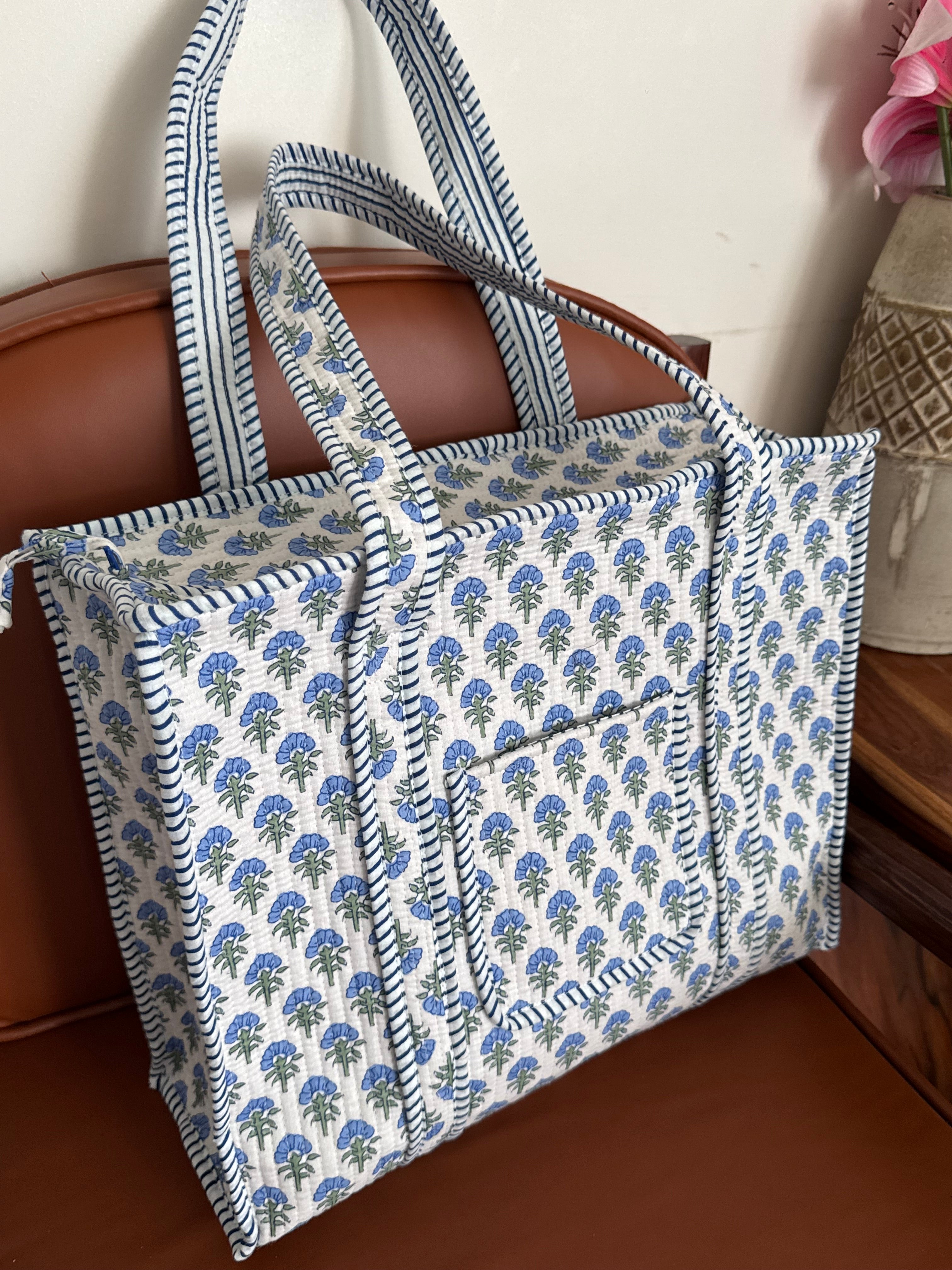 MEDIUM TOTE BAG WITH THREE POCKETS