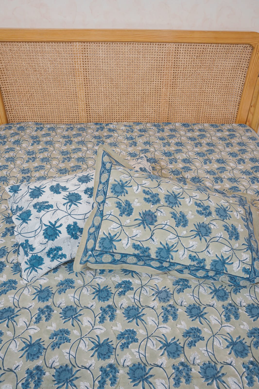 FESTIVE HANDBLOCK PRINTED BEDSHEET WITH 2 REVERSIBLE PILLOW COVERS