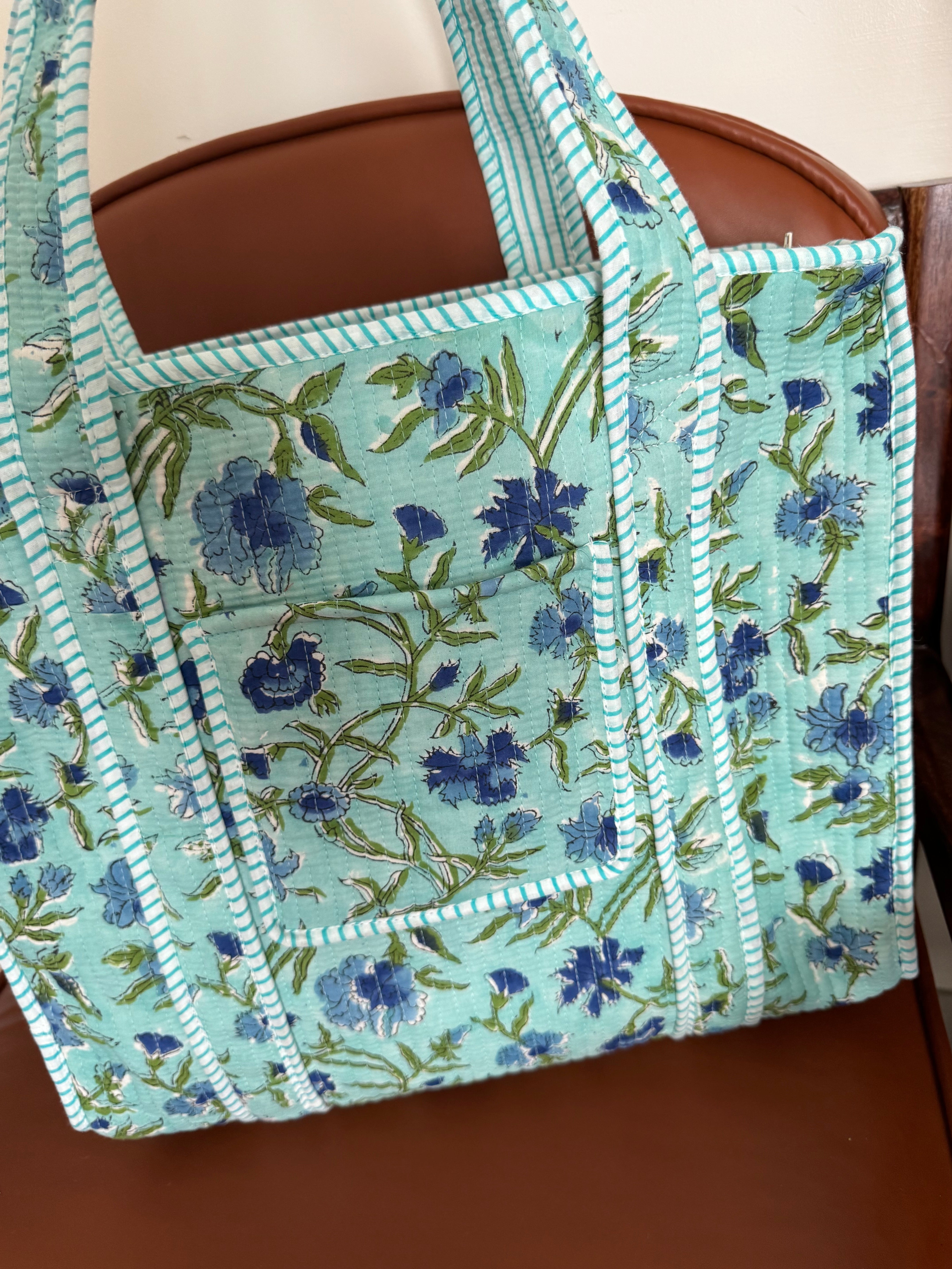 MEDIUM TOTE BAG WITH THREE POCKETS m