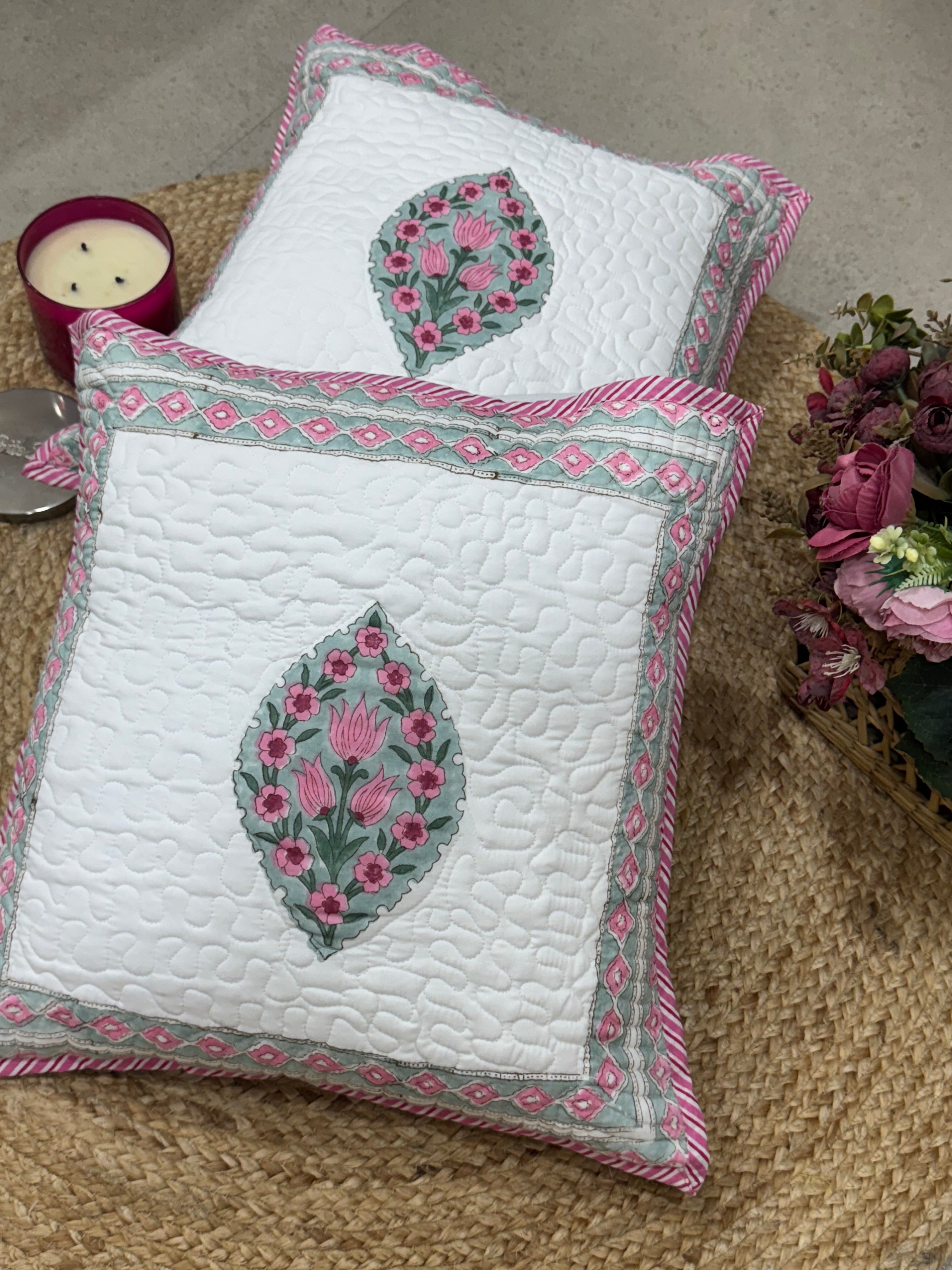 A PAIR OF QUILTED HANDBLOCK PRINTED 16*16 INCHES CUSHION