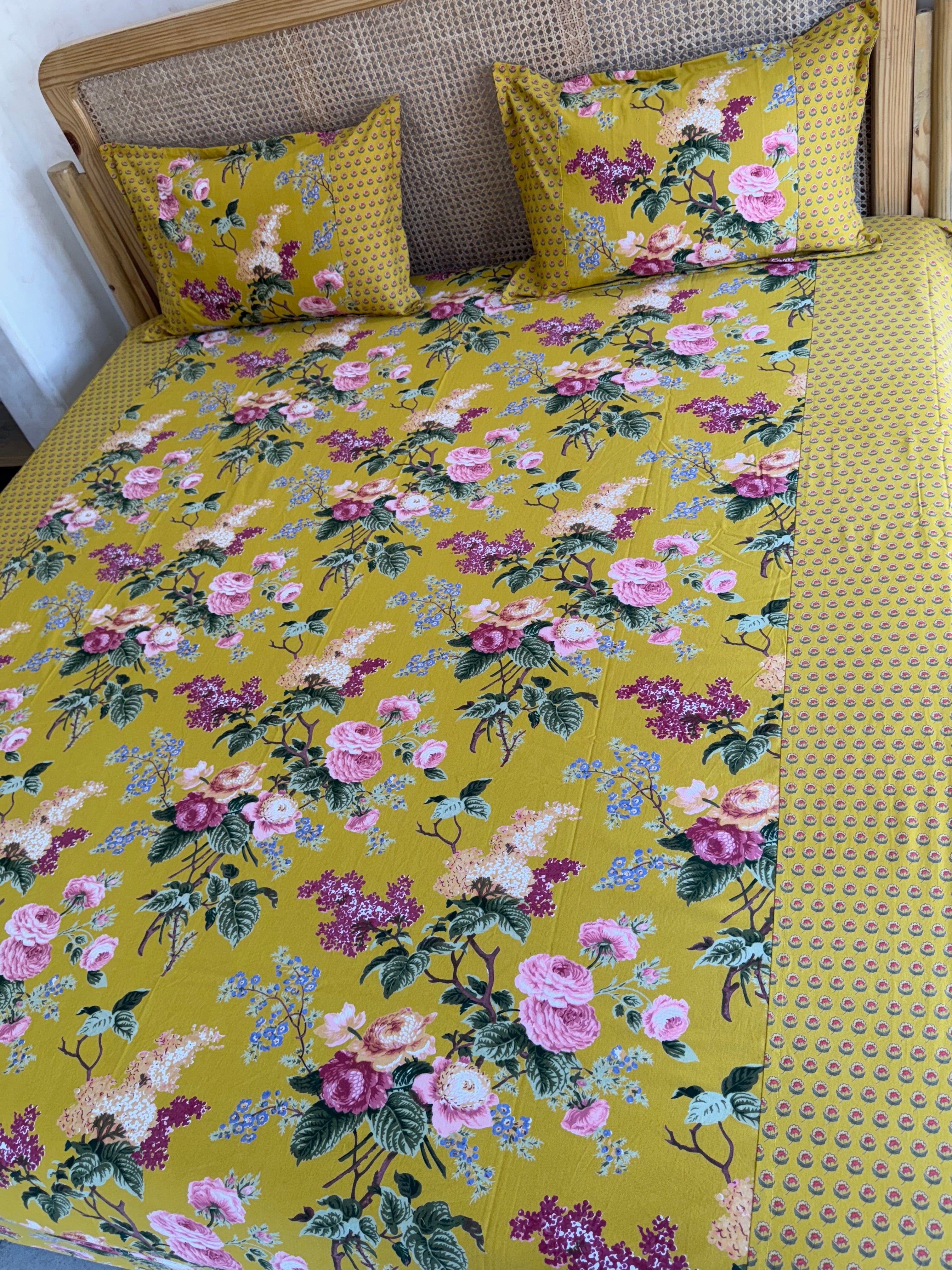 KANAK BEDSHEET WITH TWO PILLOW CASES