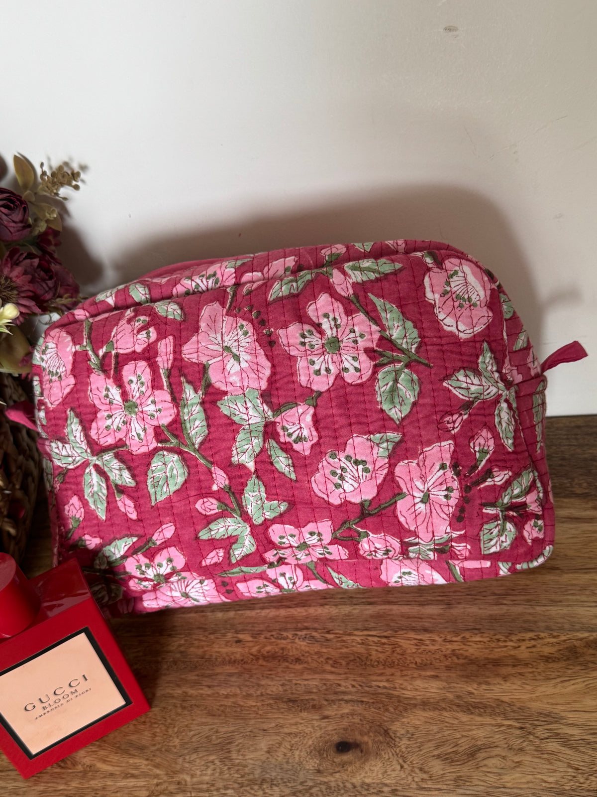 TOILETRY BAG WITH METAL ZIP