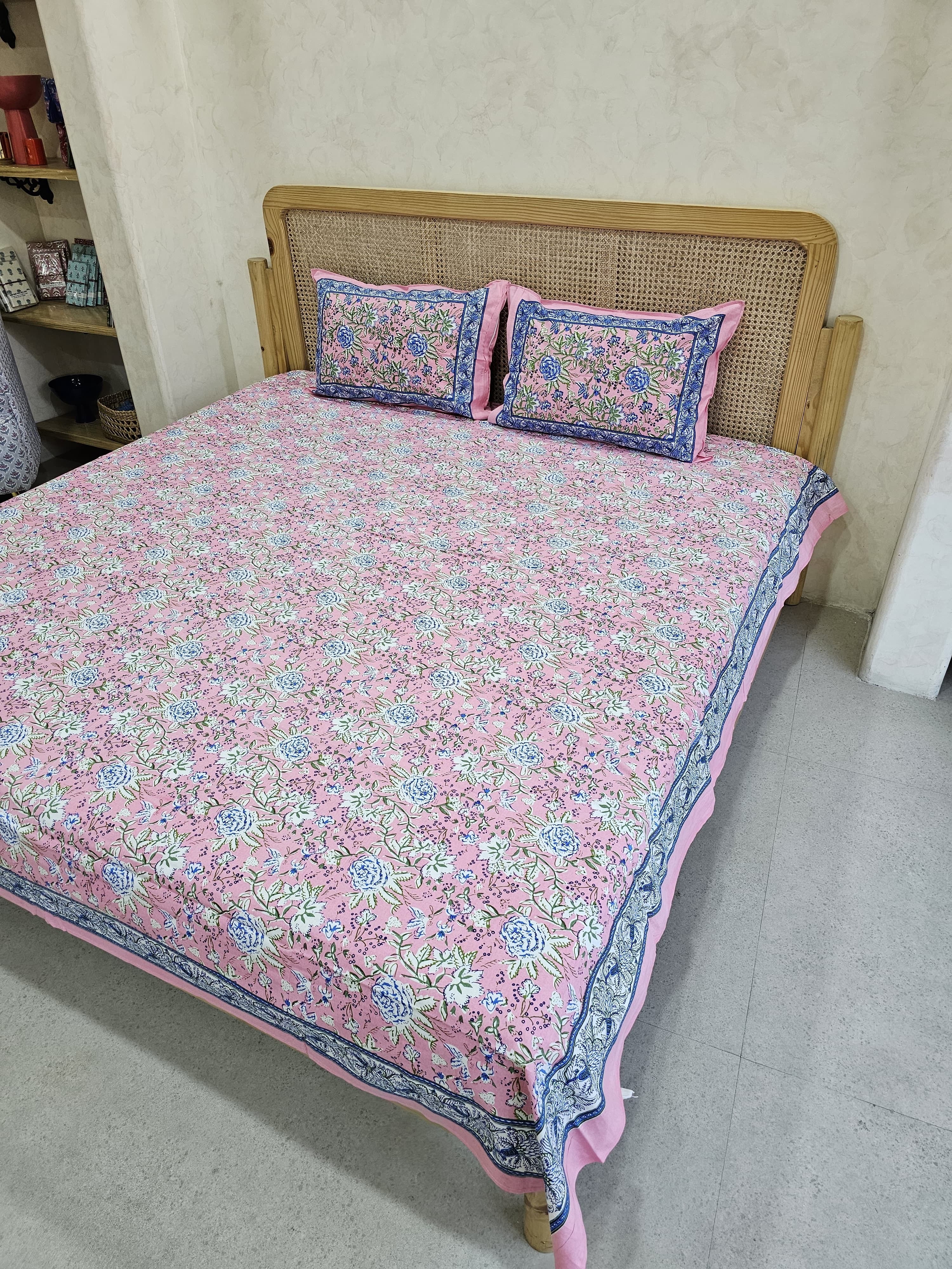 RANGREZ BEDSHEET WITH TWO REVERSIBLE PILLOW COVERS