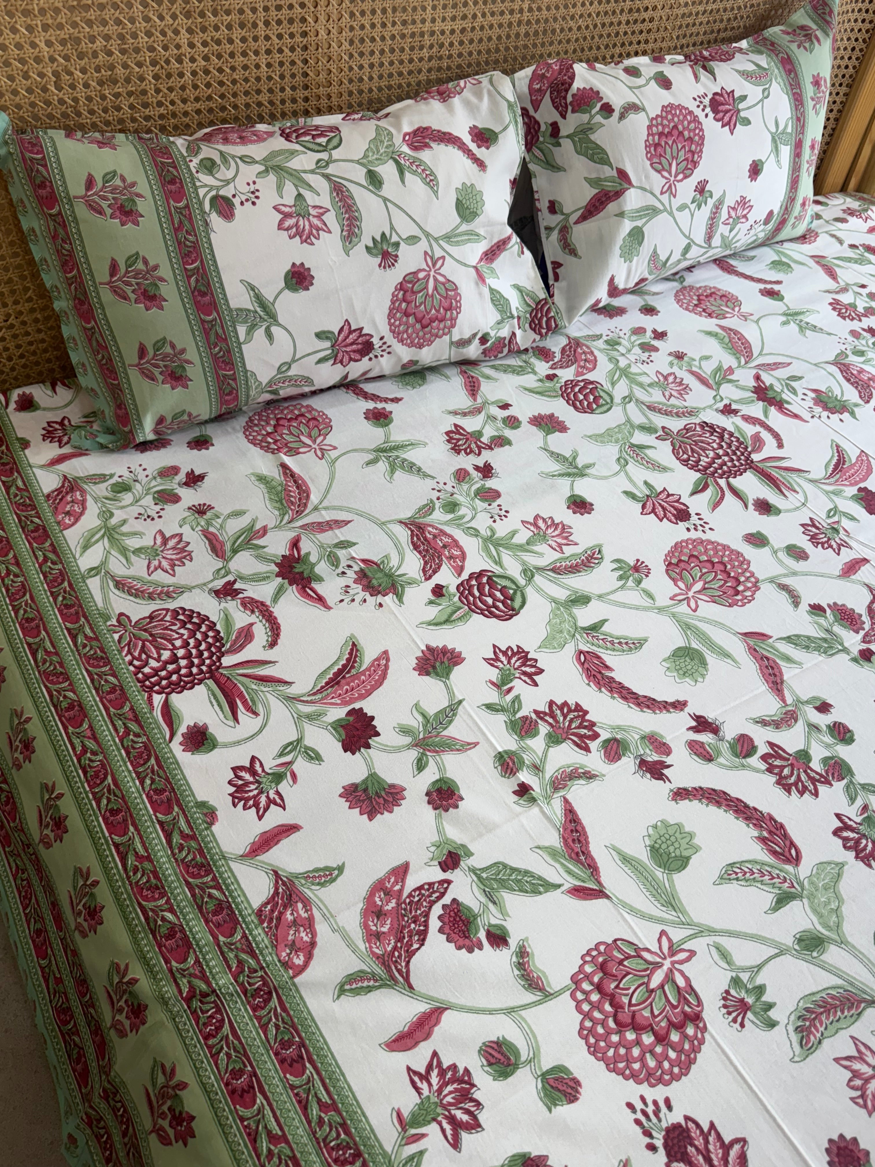 SHALIMAR BEDSHEET WITH TWO REVERSIBLE PILLOW COVERS