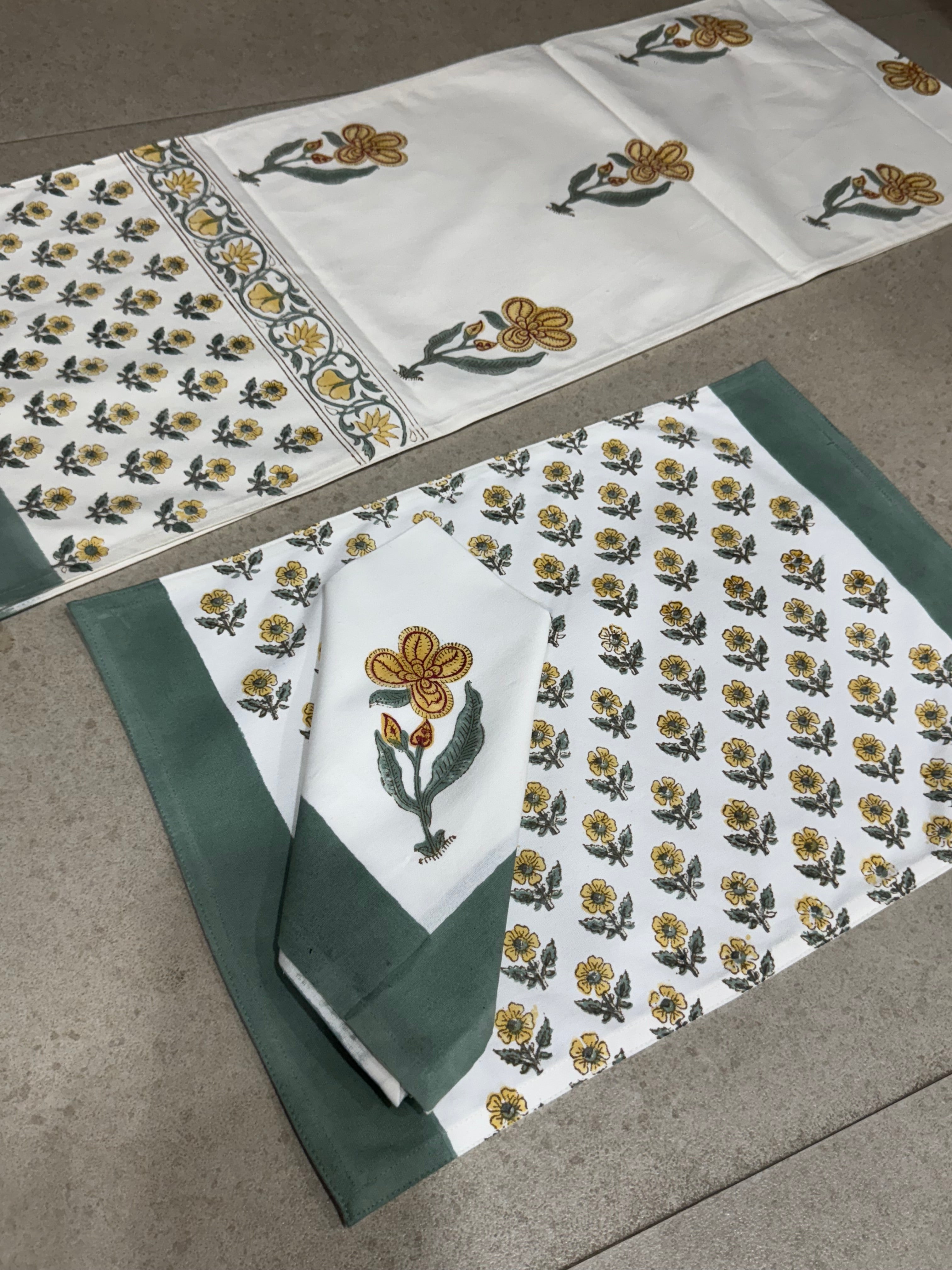SIX SEATER TABLE RUNNER , SIX MATS AND SIX NAPKIN SET