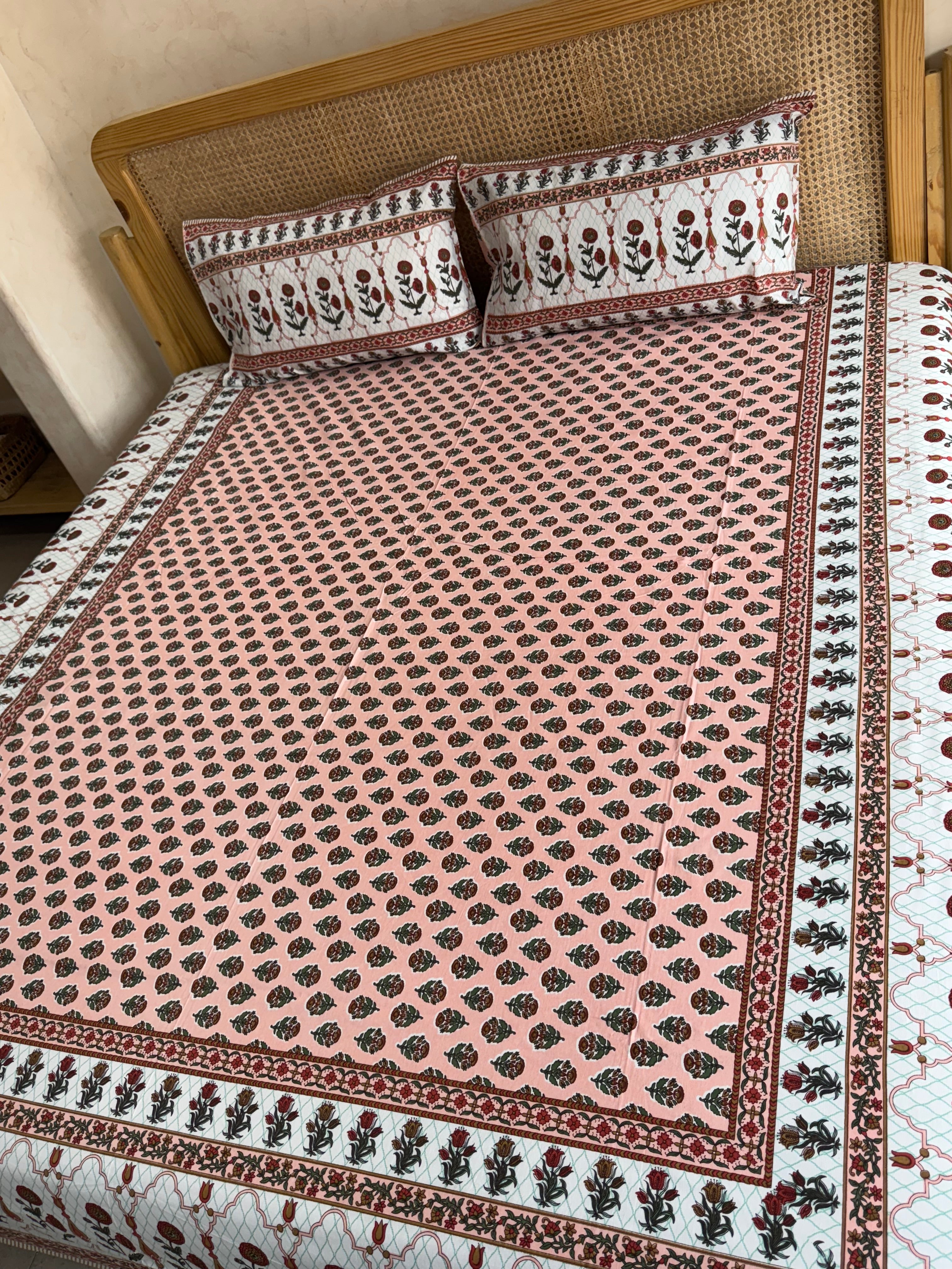 RANGREZ BEDSHEET WITH TWO REVERSIBLE PILLOW COVERS