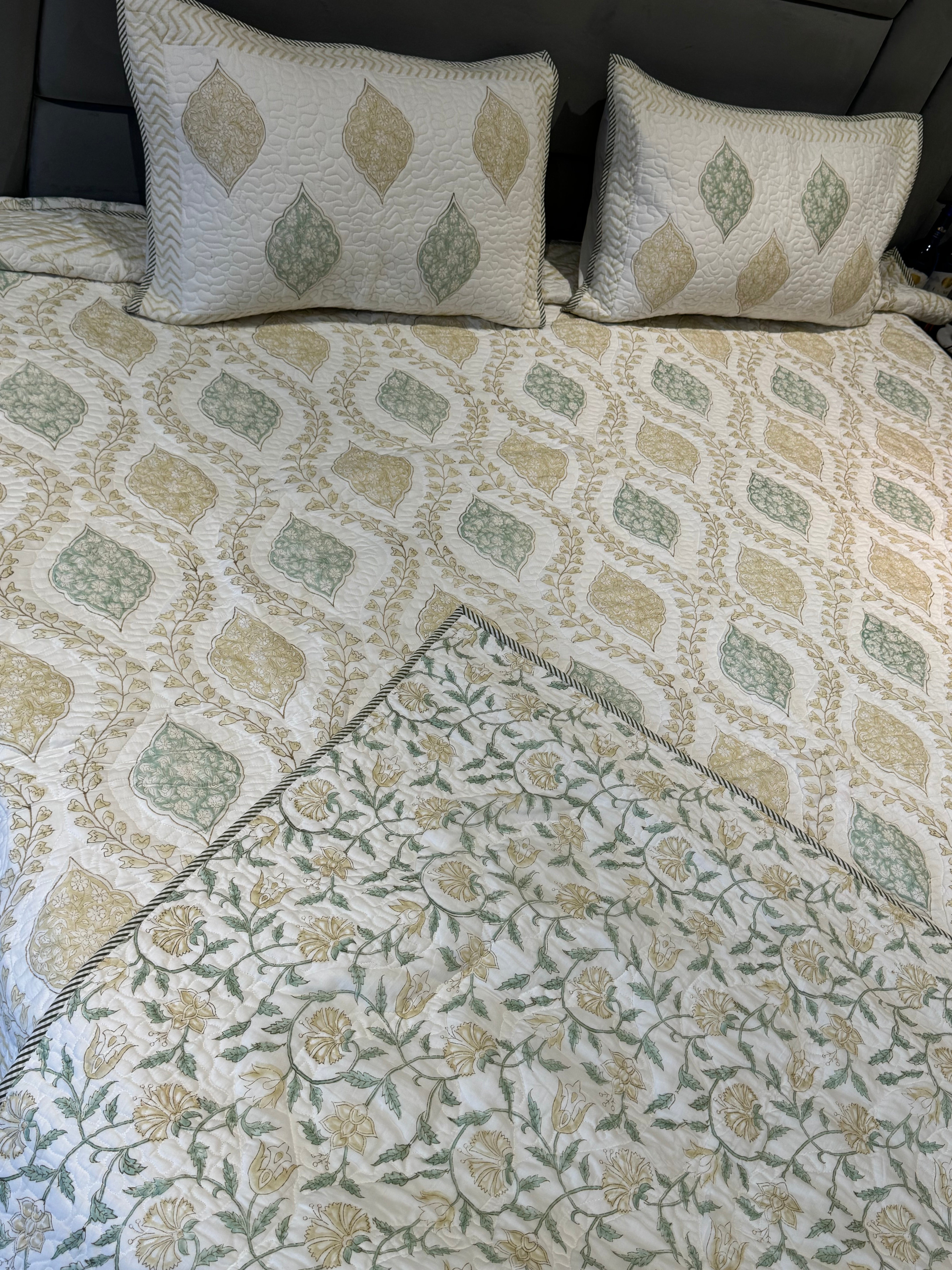 REVERSIBLE TRIPLE ANJANA JAAL IN PASTEL COLOR HANDBLOCK PRINTED QUILTED BEDCOVER