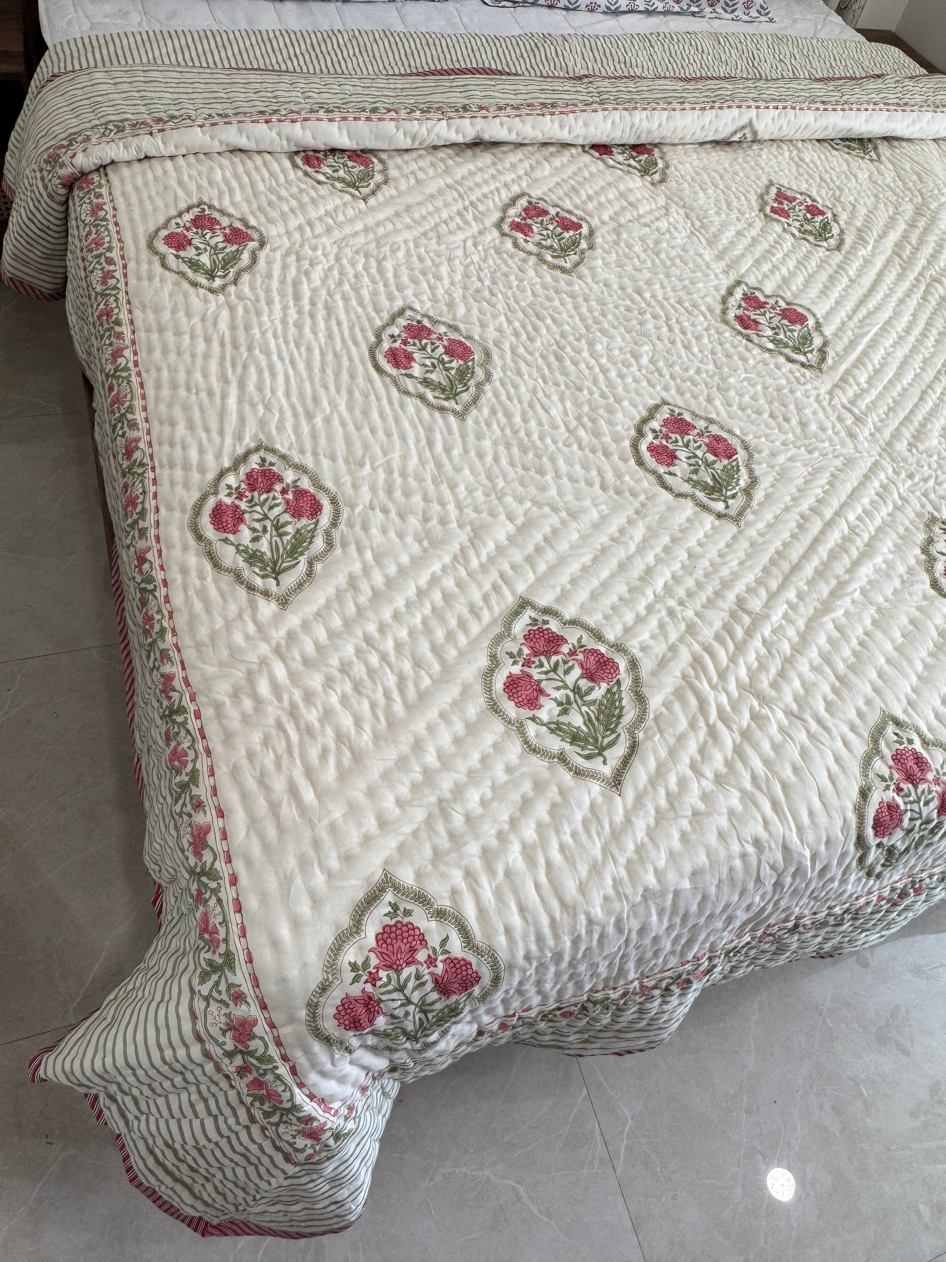 CREME BASE HAND BLOCK PRINTED REVERSIBLE QUILT (DOUBLE BED)