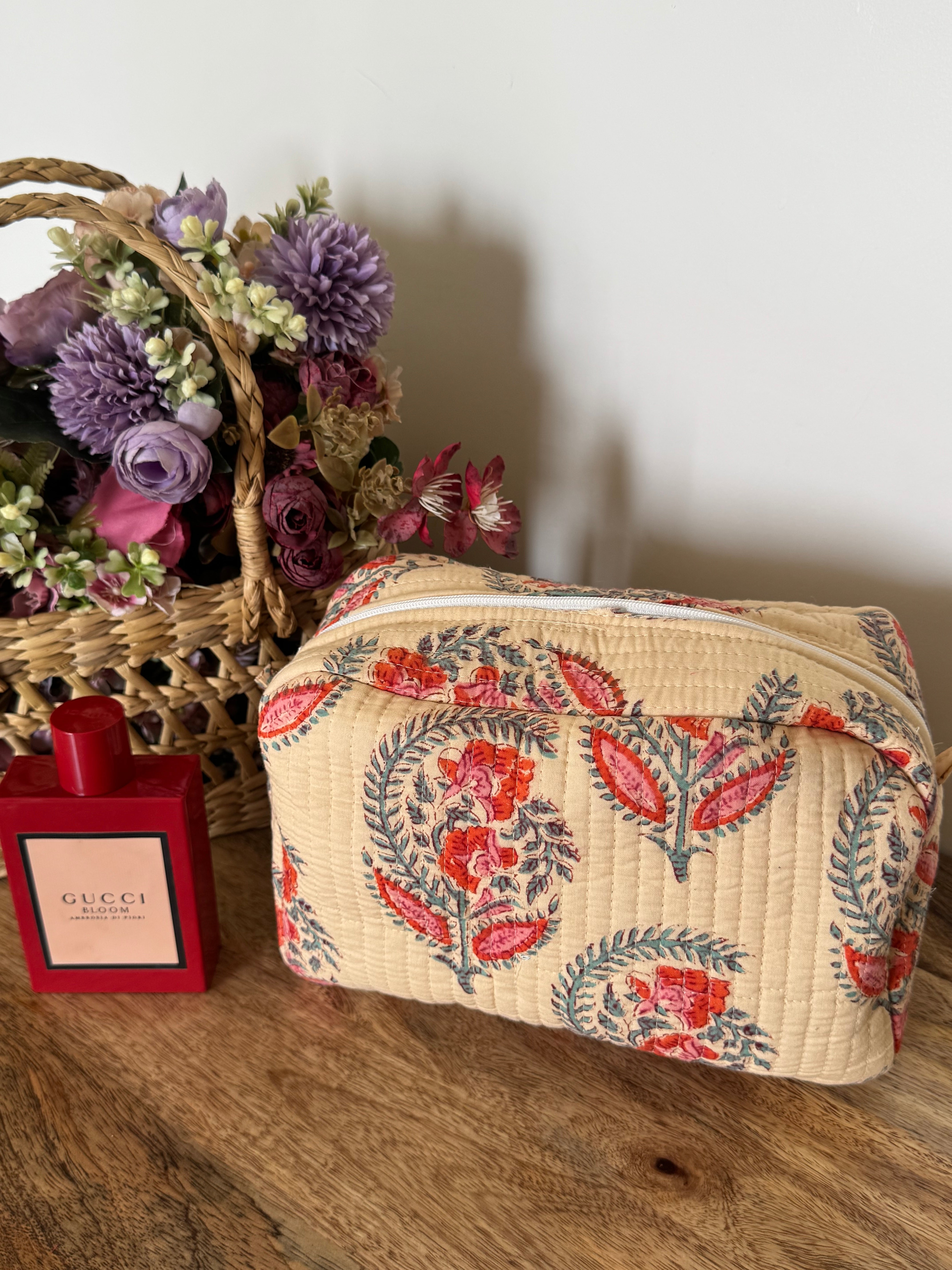 MULTI PURPOSE TOILETRY BAG