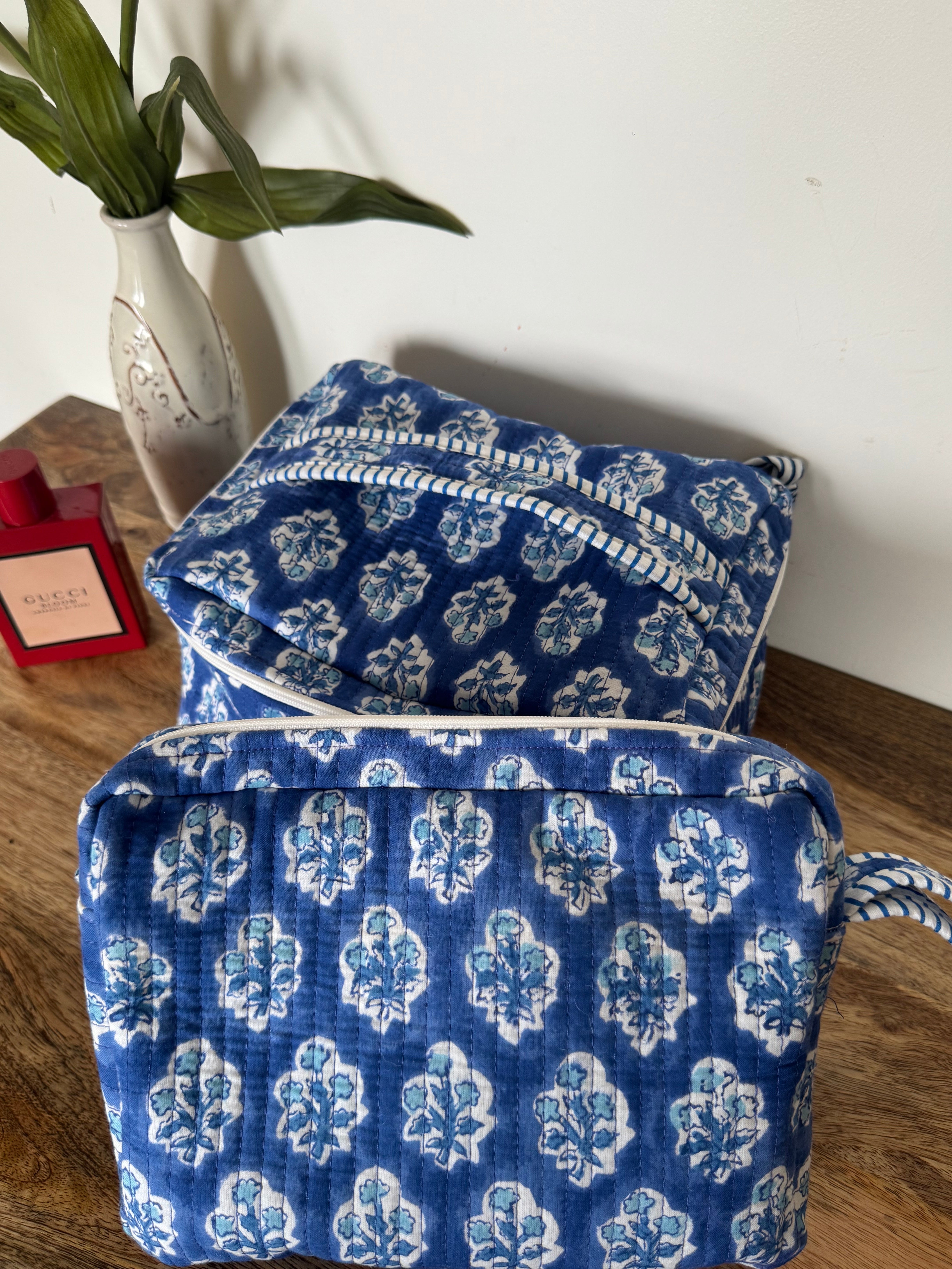 VANITY BAG & TRAVEL POUCH COMBO SET