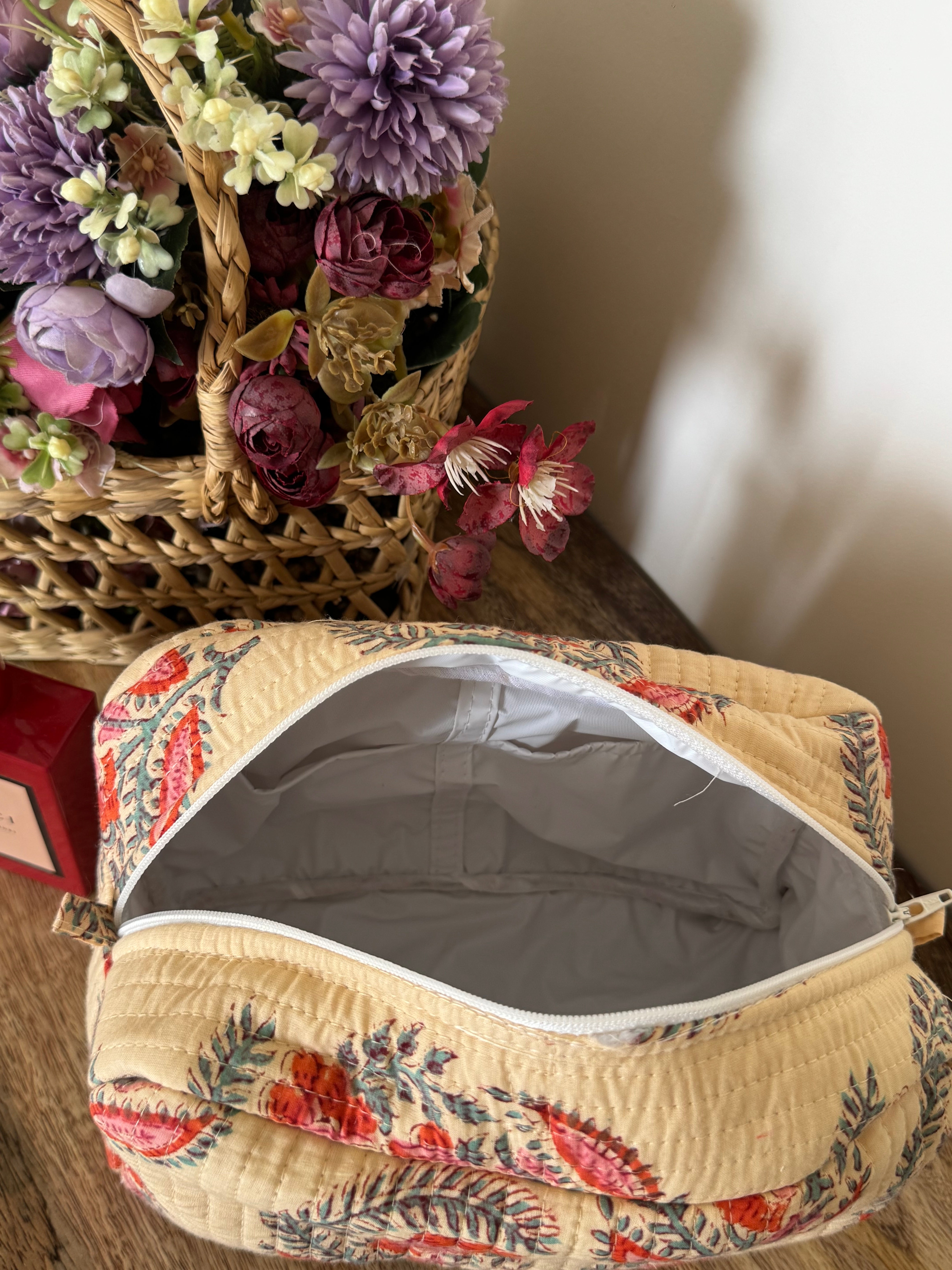 MULTI PURPOSE TOILETRY BAG