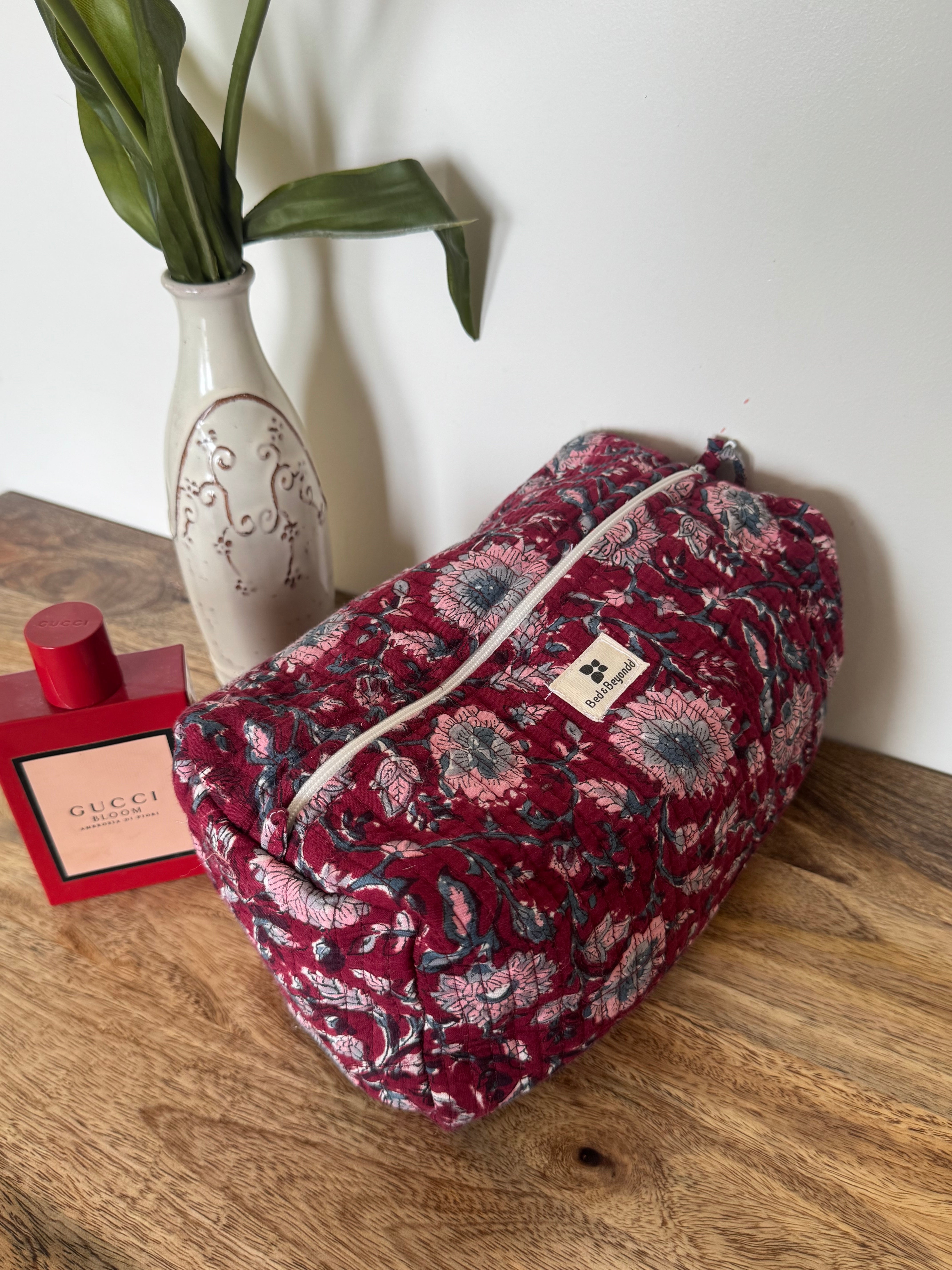 MULTI PURPOSE TOILETRY BAG