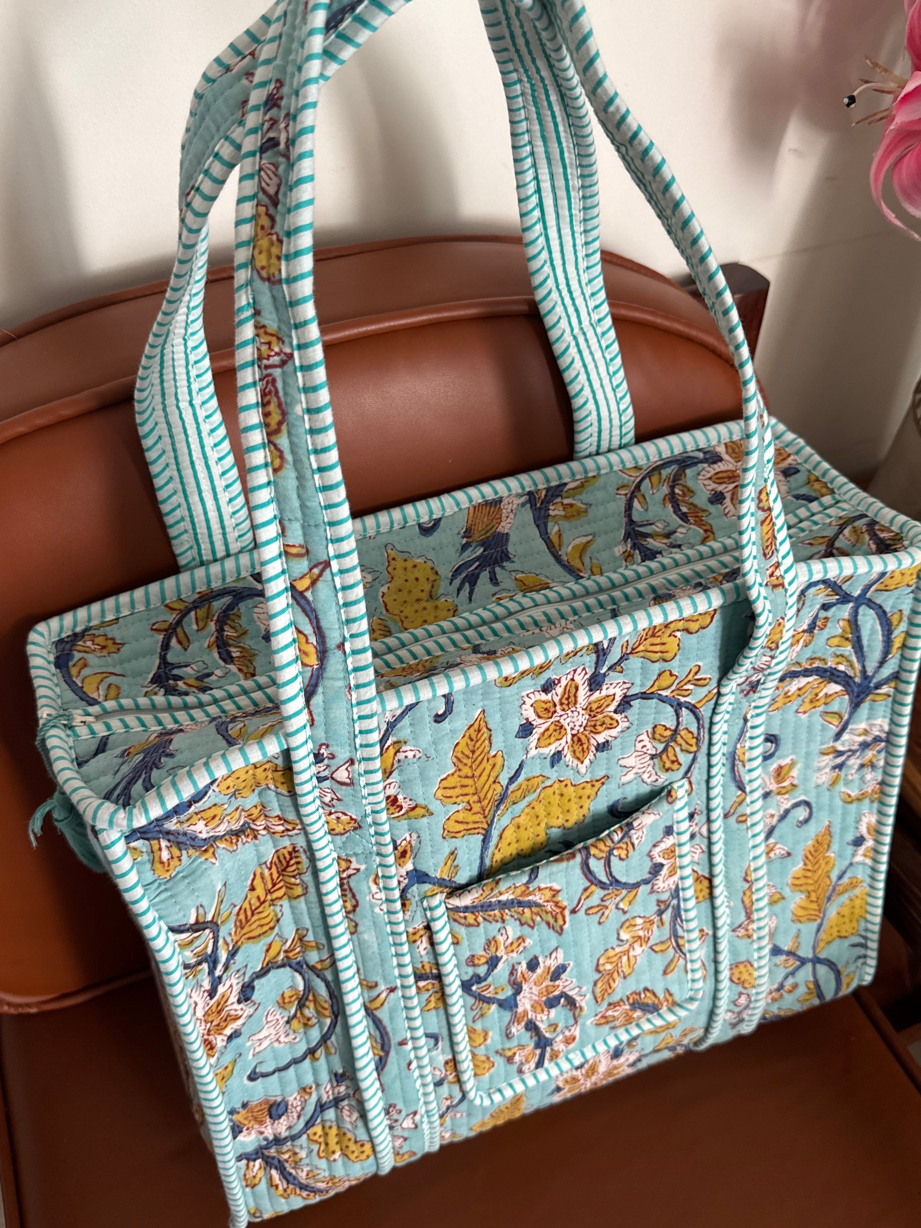 MEDIUM TOTE BAG WITH THREE POCKETS