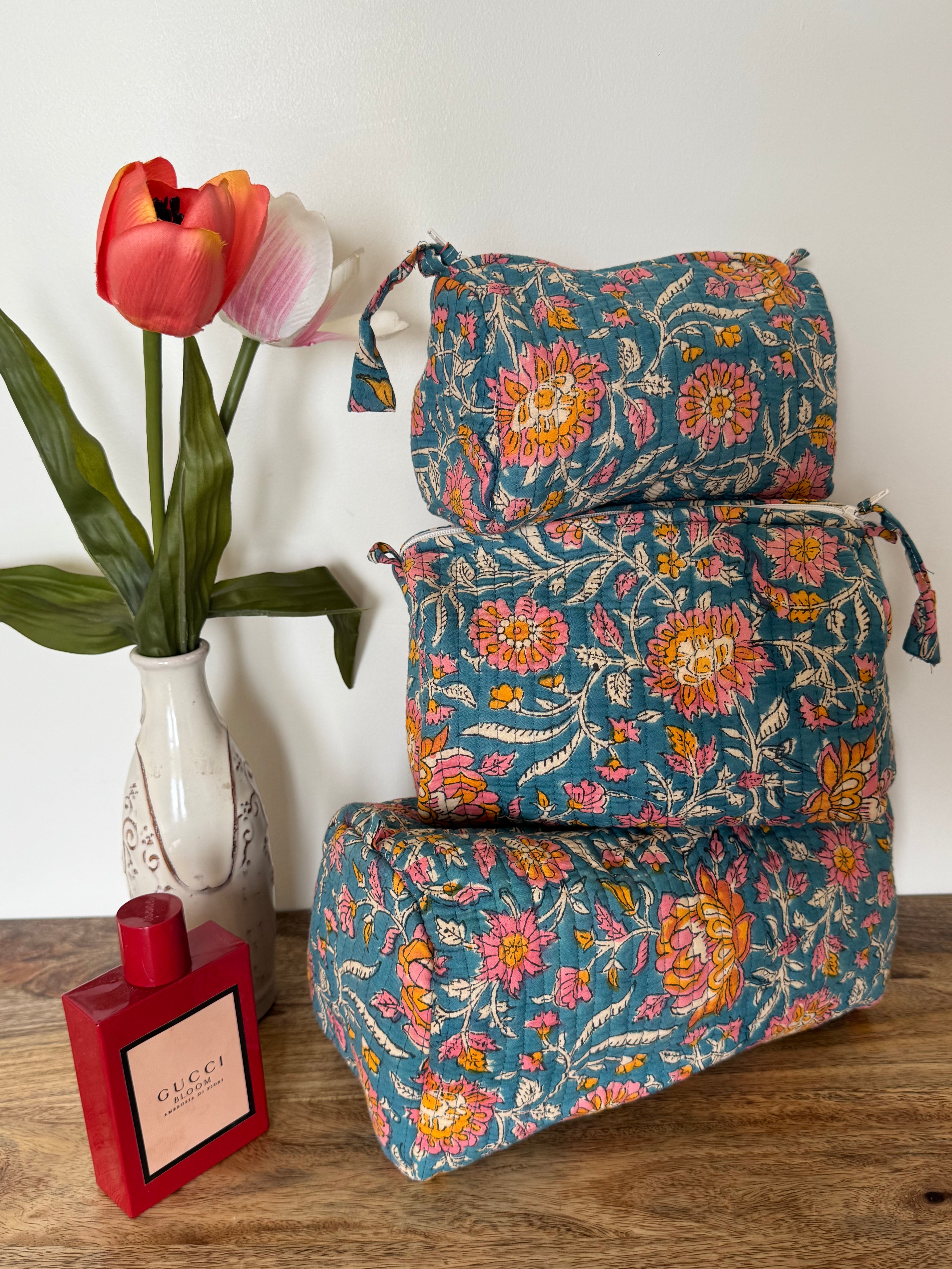 SET OF THREE MULTI PURPOSE TOILETRY BAGS