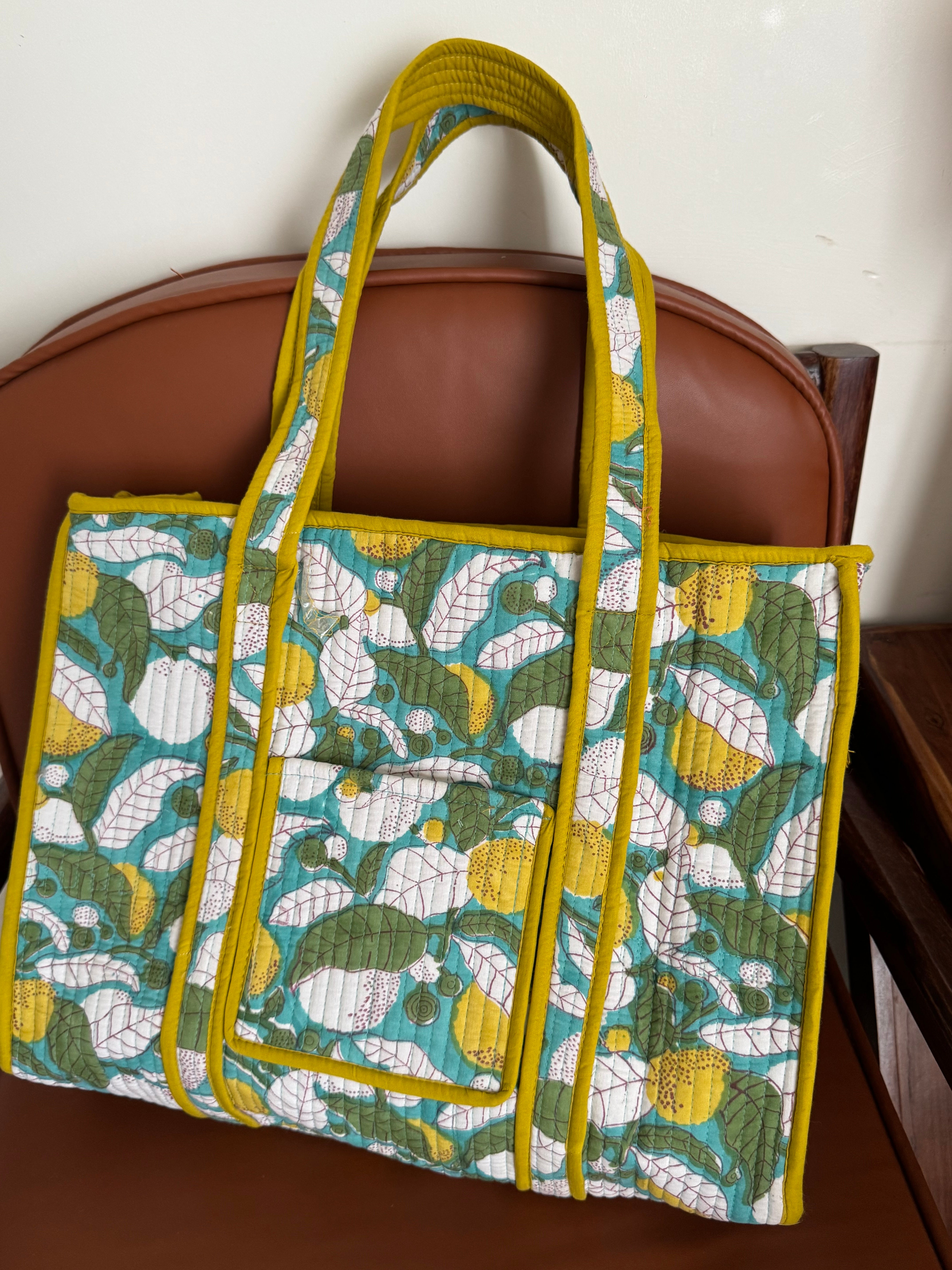 MEDIUM TOTE BAG WITH THREE POCKETS