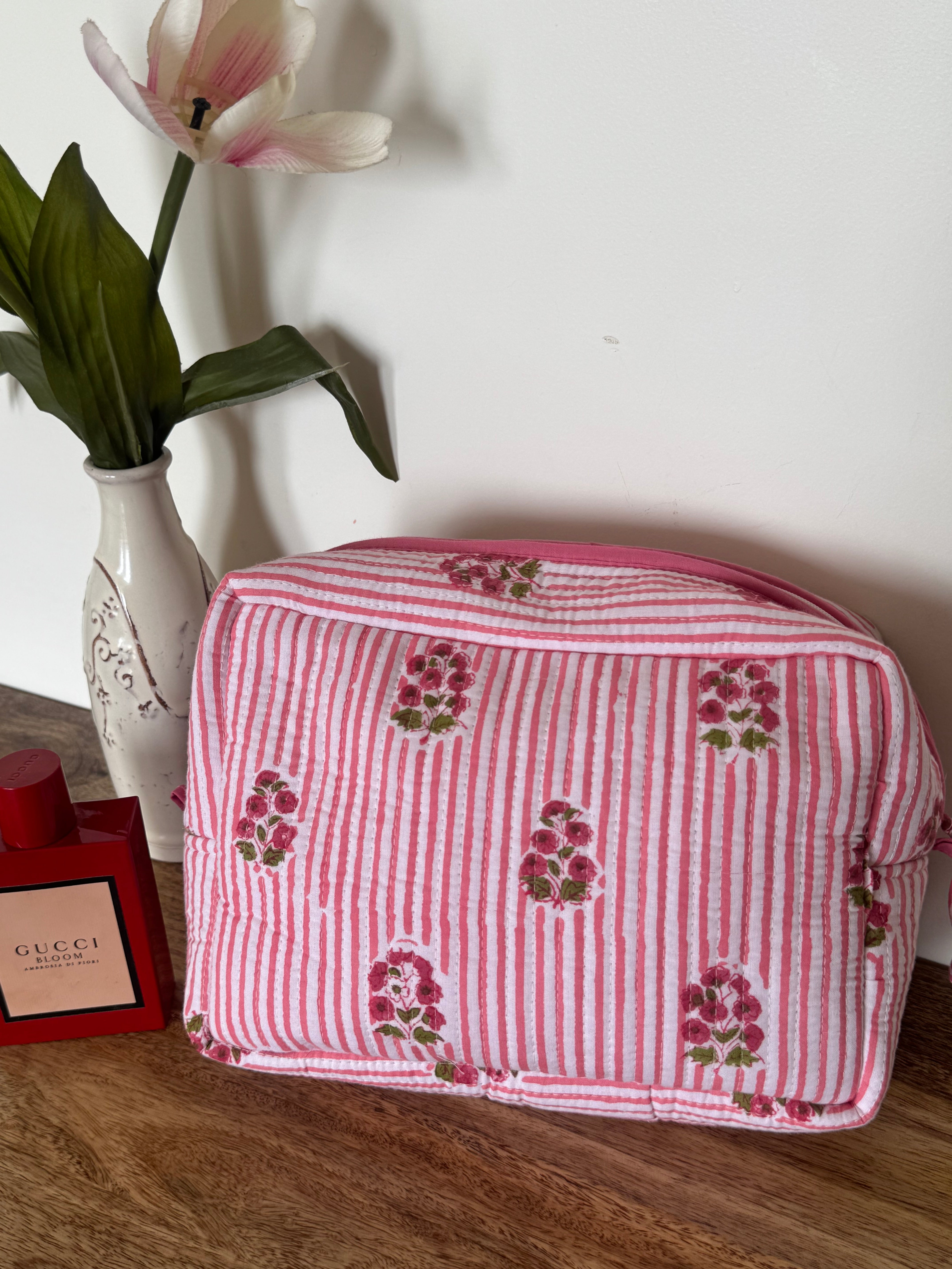 MULTI PURPOSE TOILETRY BAG