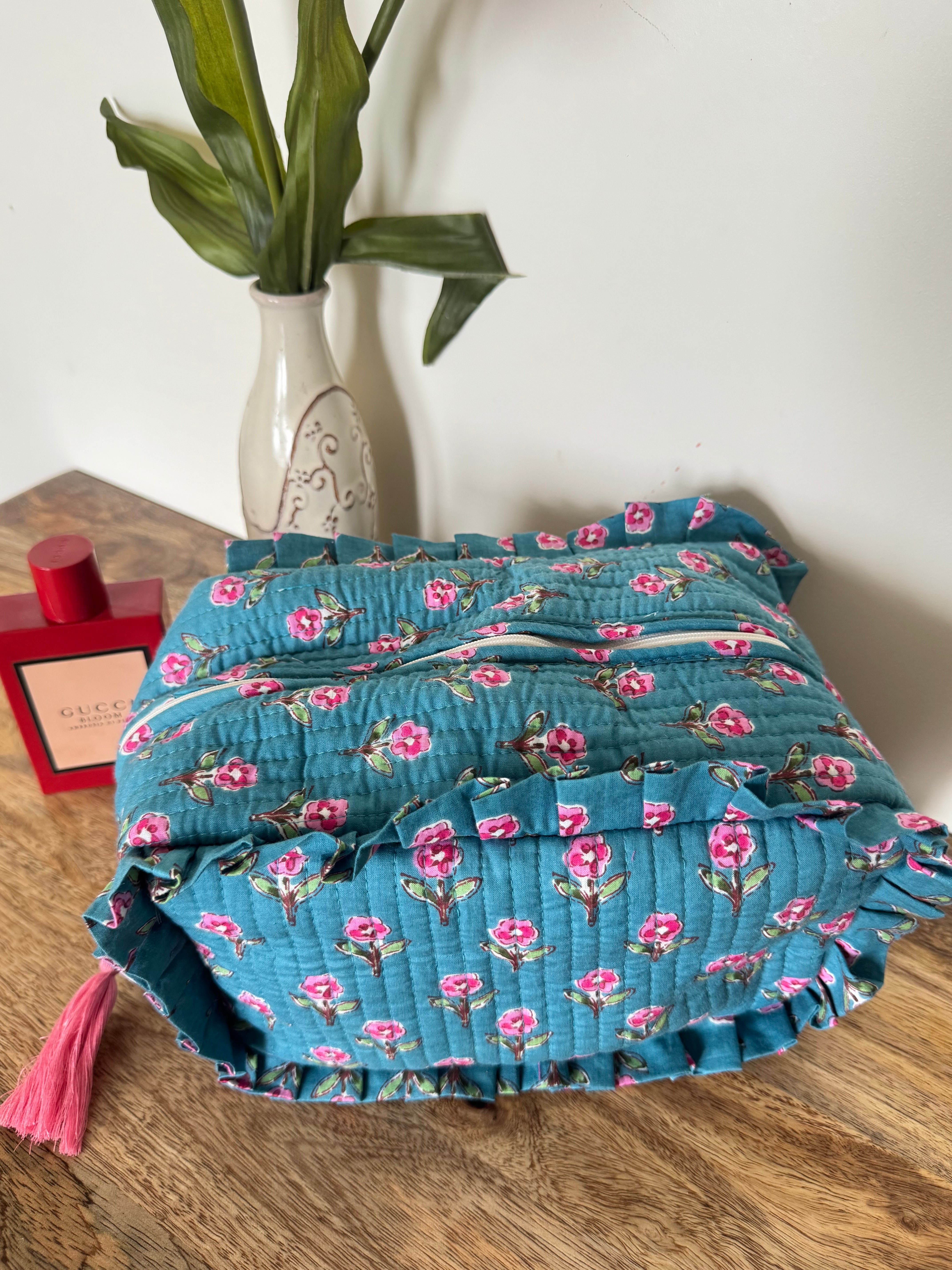 FRILL TOILETRY BAG