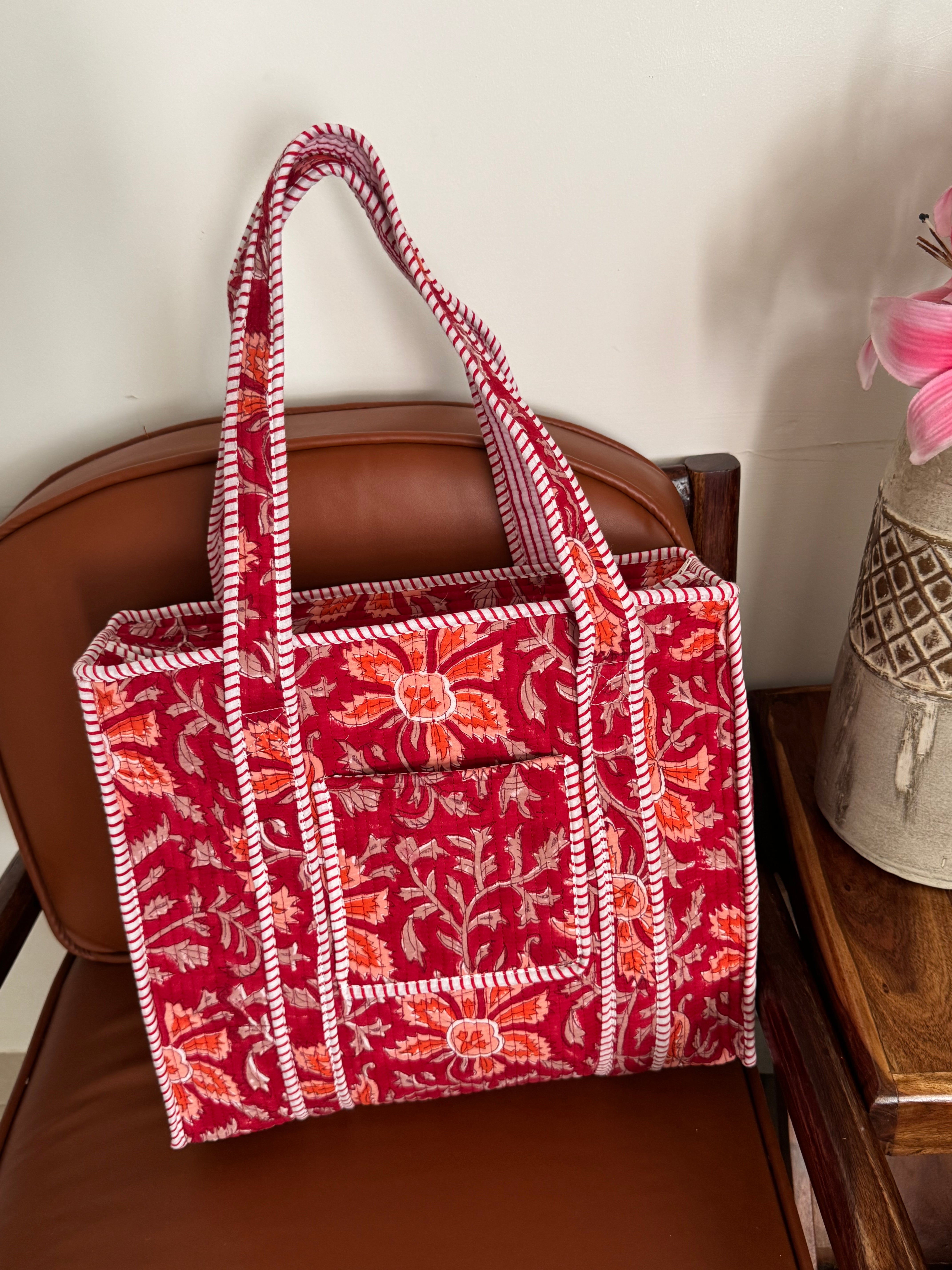 MEDIUM TOTE BAG WITH THREE POCKETS