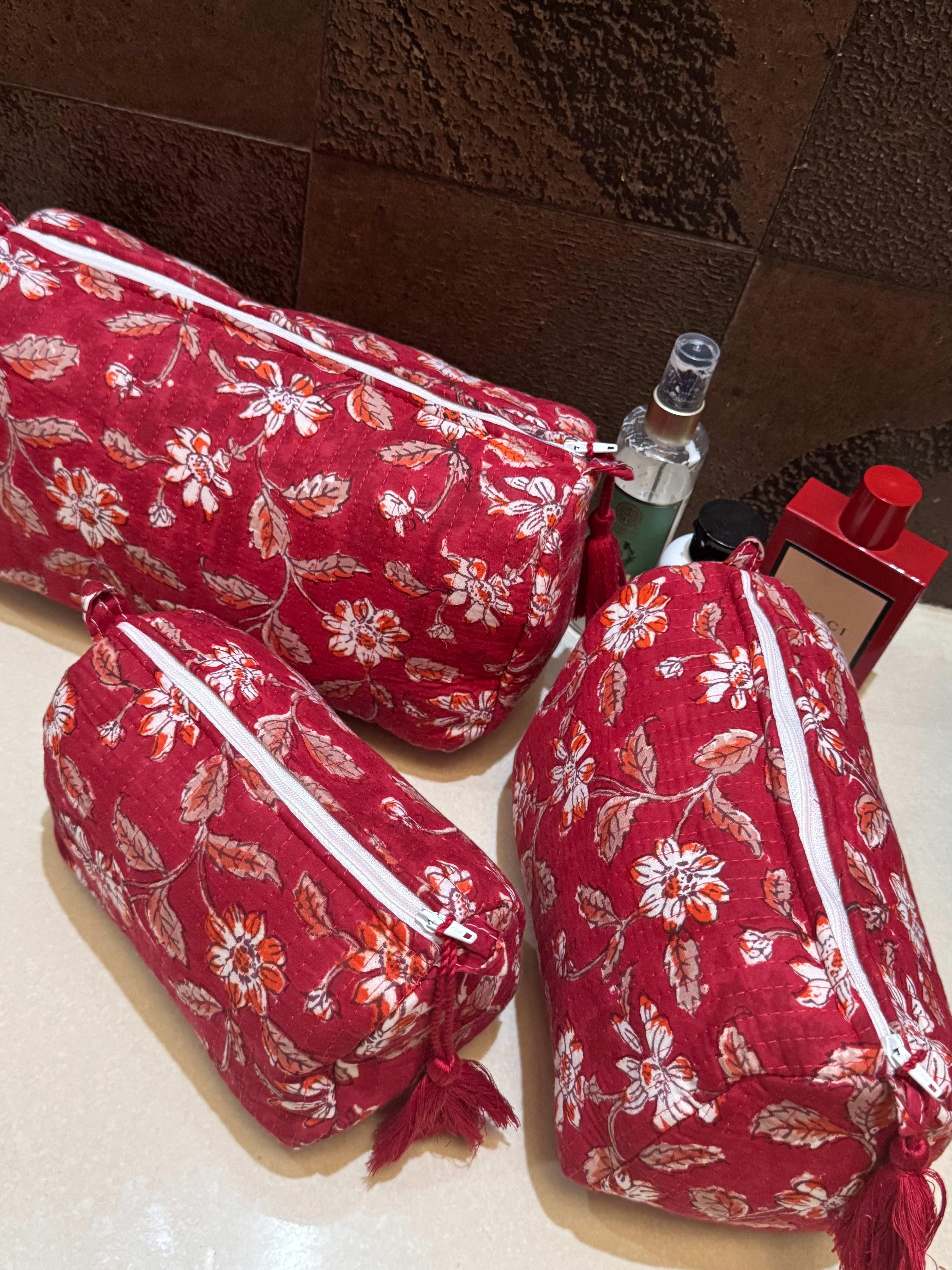SET OF THREE MULTI PURPOSE TOILETRY BAGS