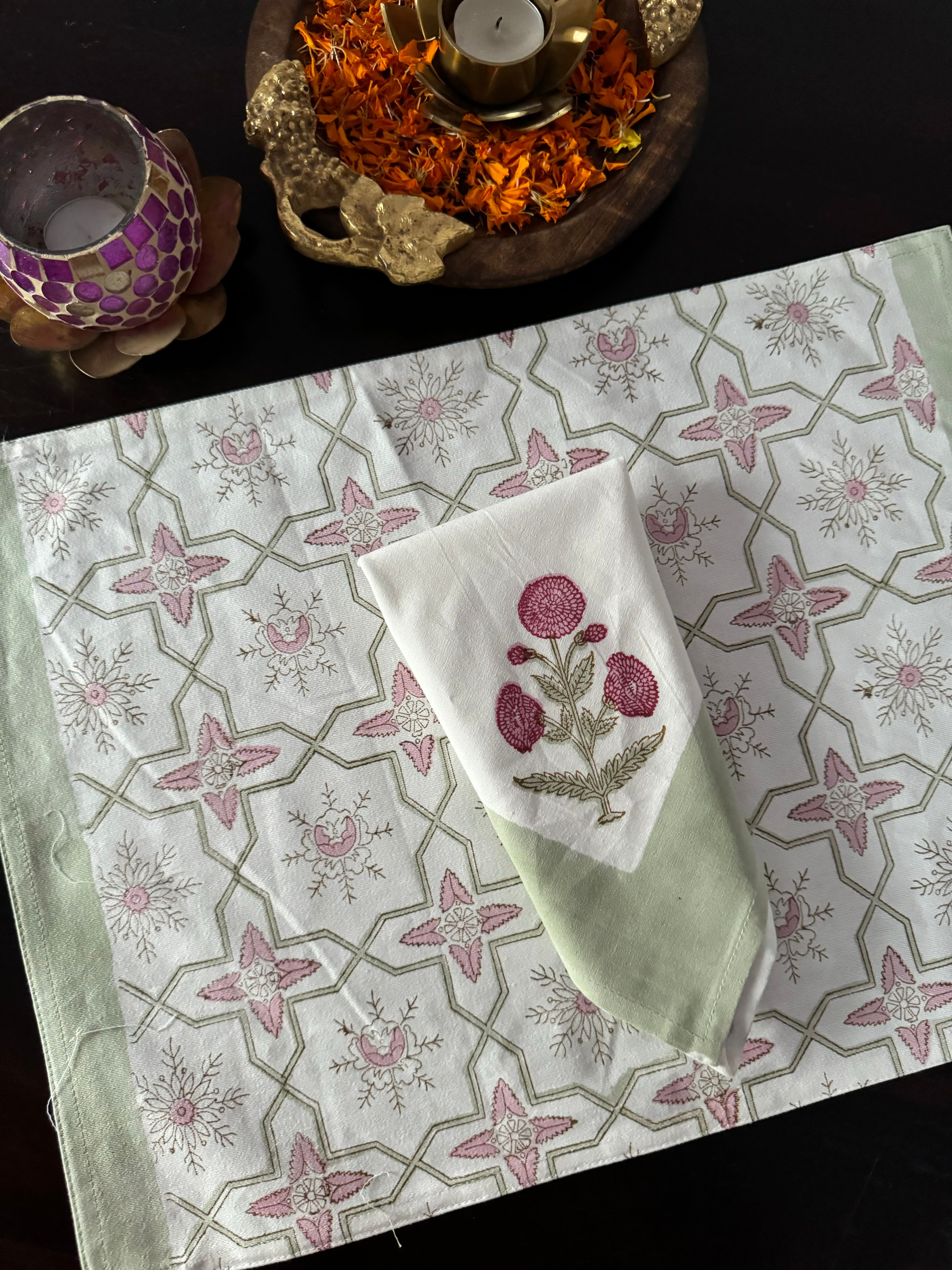 A PAIR HANDBLOCK PRINTED TABLE MAT AND NAPKIN SET