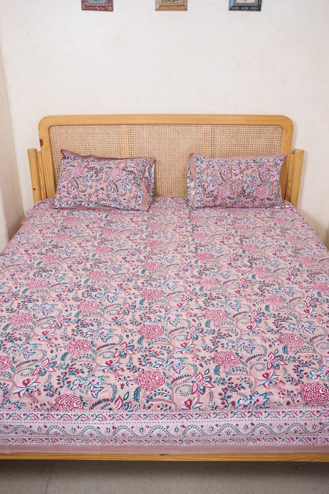 FESTIVE HANDBLOCK PRINTED BEDSHEET WITH 2 REVERSIBLE PILLOW COVERS