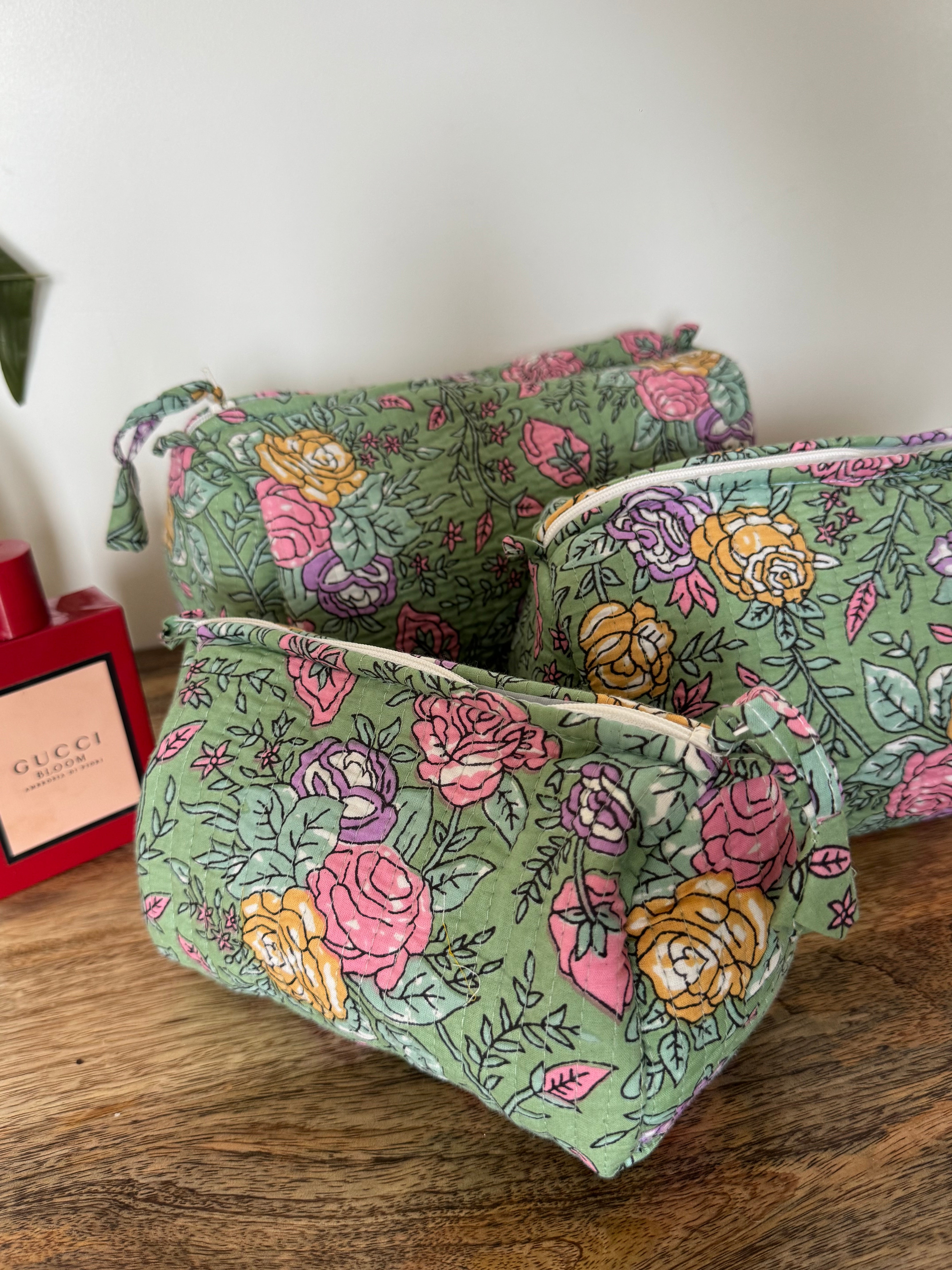 SET OF THREE MULTI PURPOSE TOILETRY BAGS