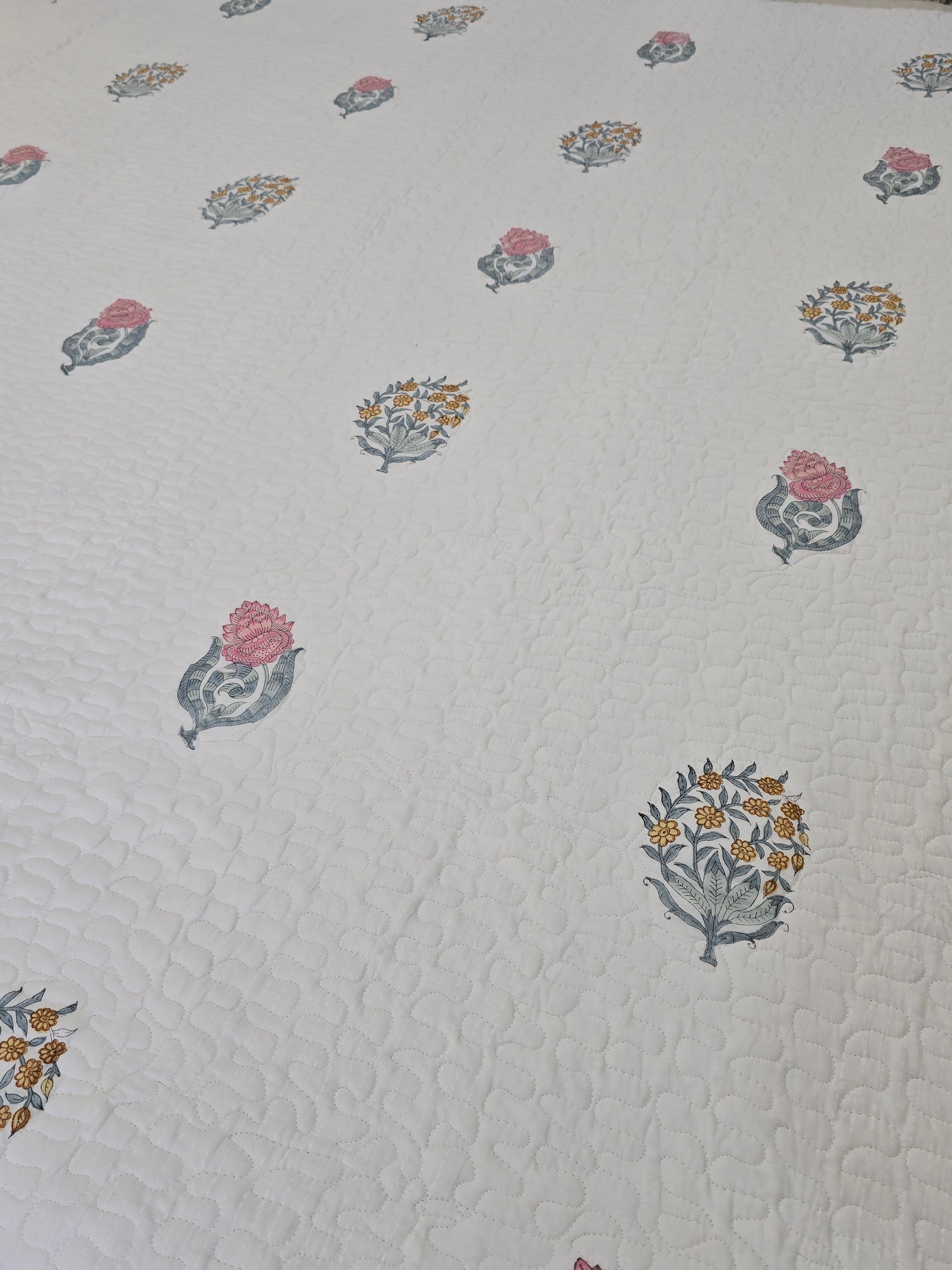 HANDBLOCK PRINTED REVERSIBLE QUILTED BEDCOVER 108*108