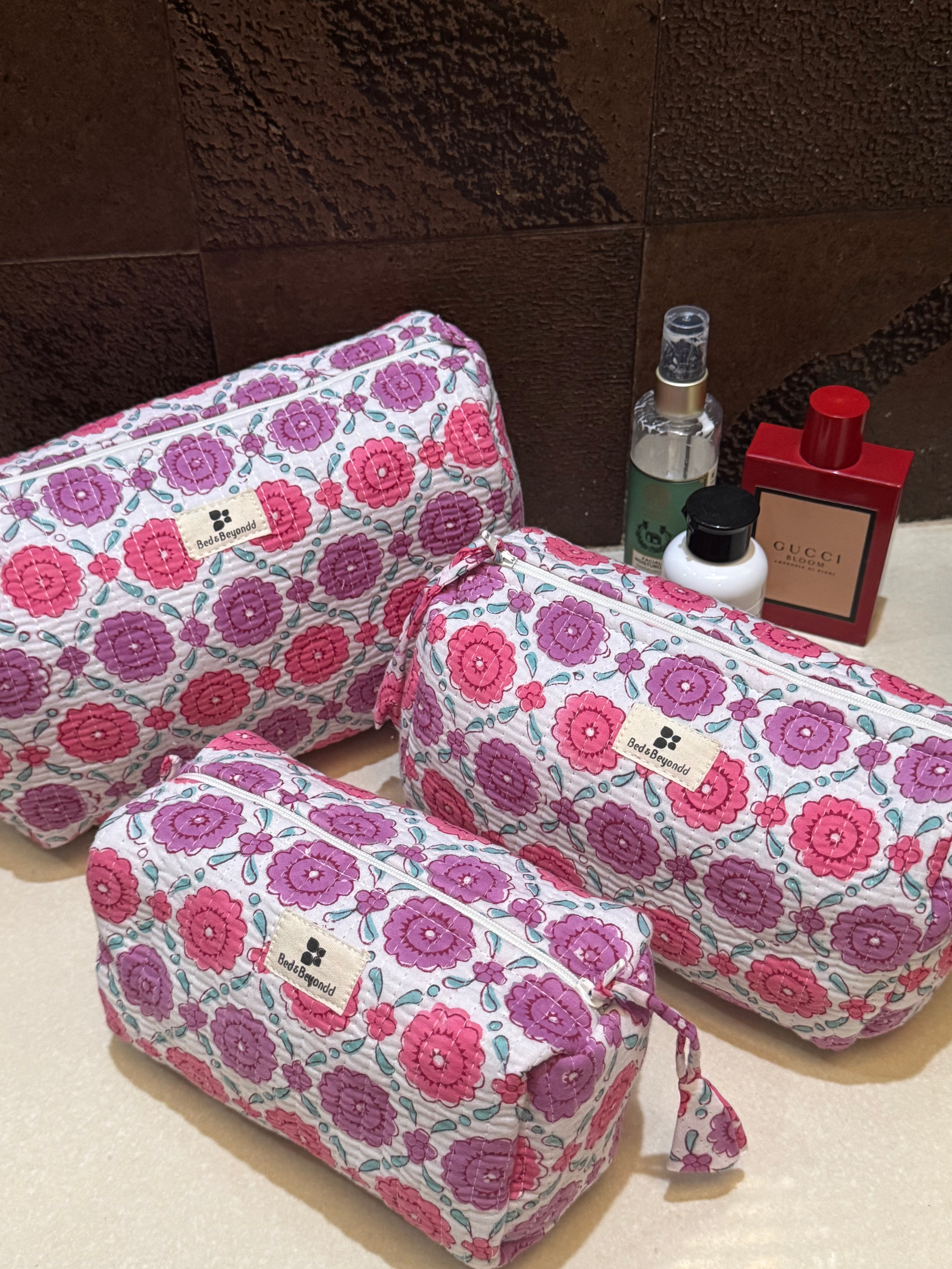 SET OF THREE MULTI PURPOSE TOILETRY BAGS