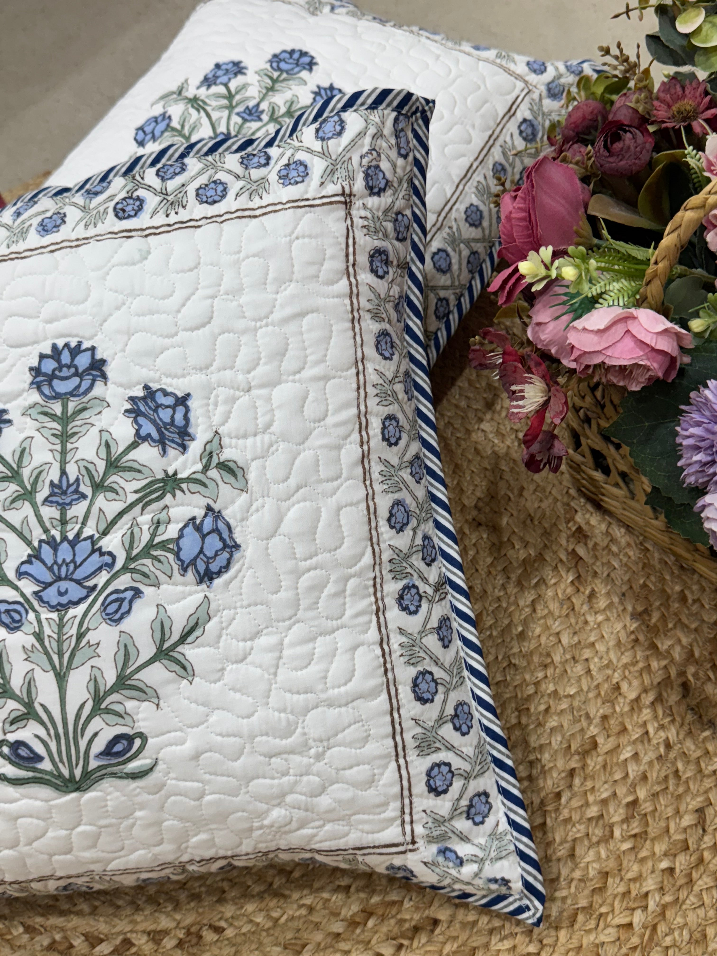 A PAIR OF QUILTED HANDBLOCK PRINTED 16*16 INCHES CUSHION