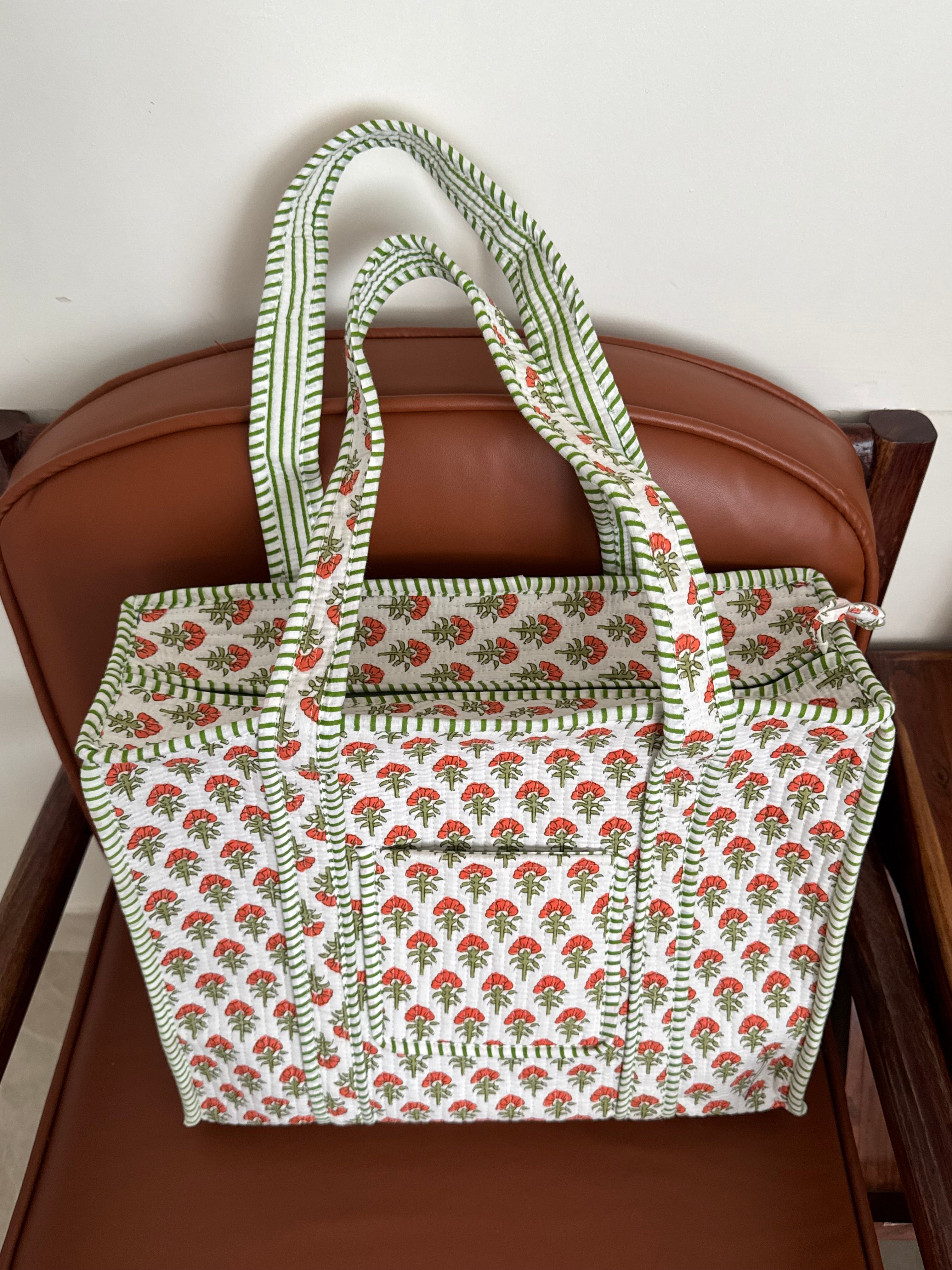 MEDIUM TOTE BAG WITH THREE POCKETS