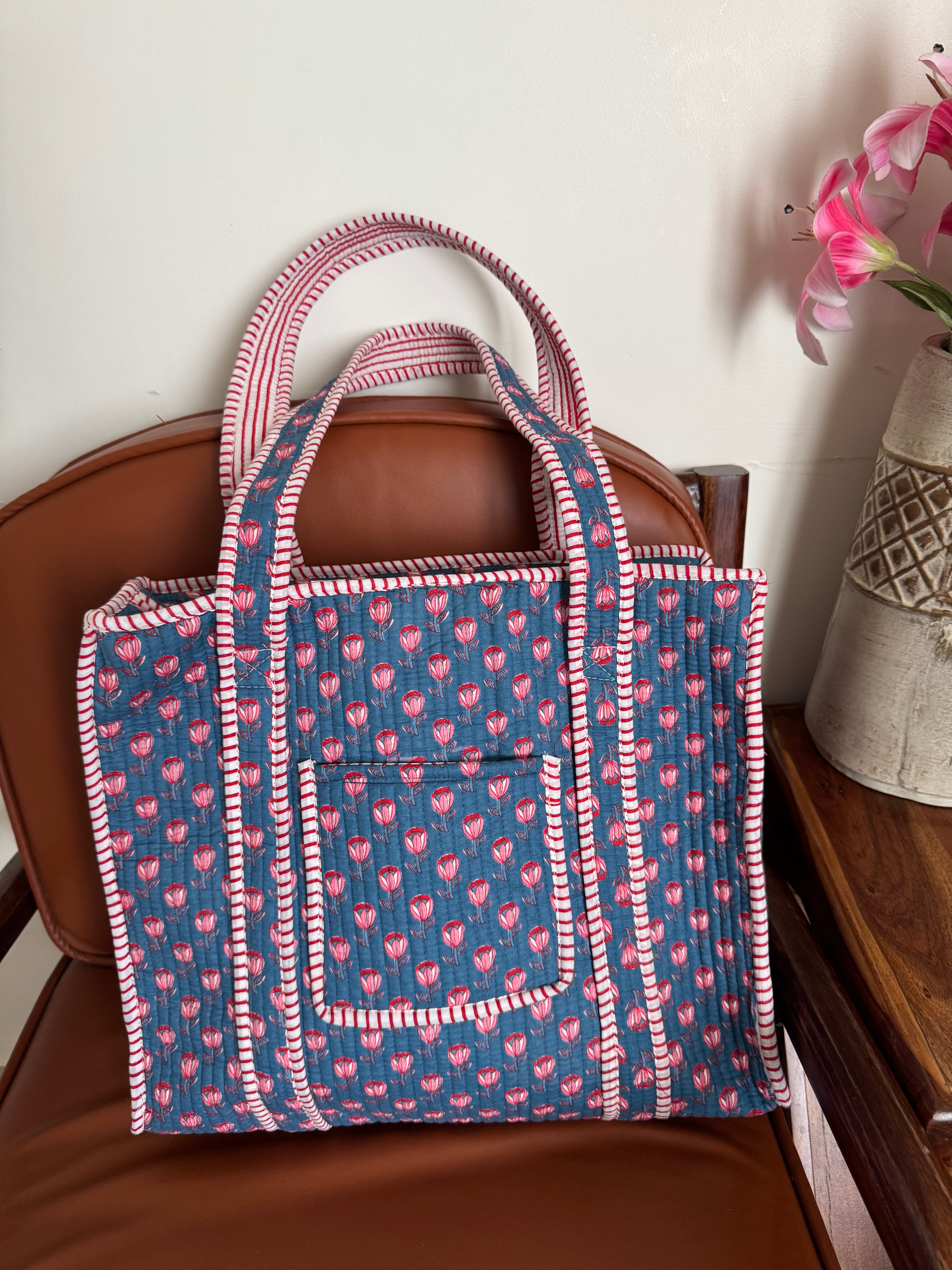 MEDIUM TOTE BAG WITH THREE POCKETS