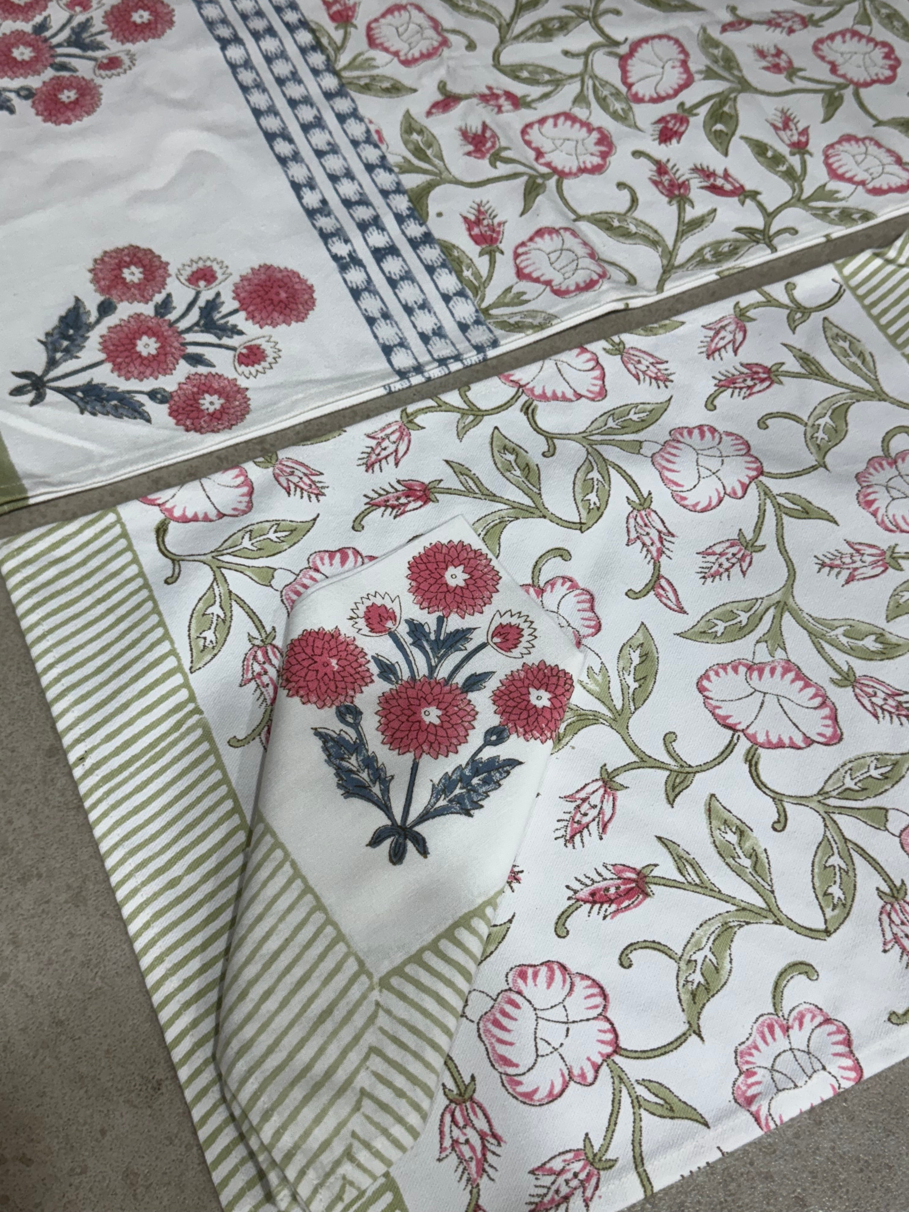 SIX SEATER TABLE RUNNER , SIX MATS AND SIX NAPKIN SET