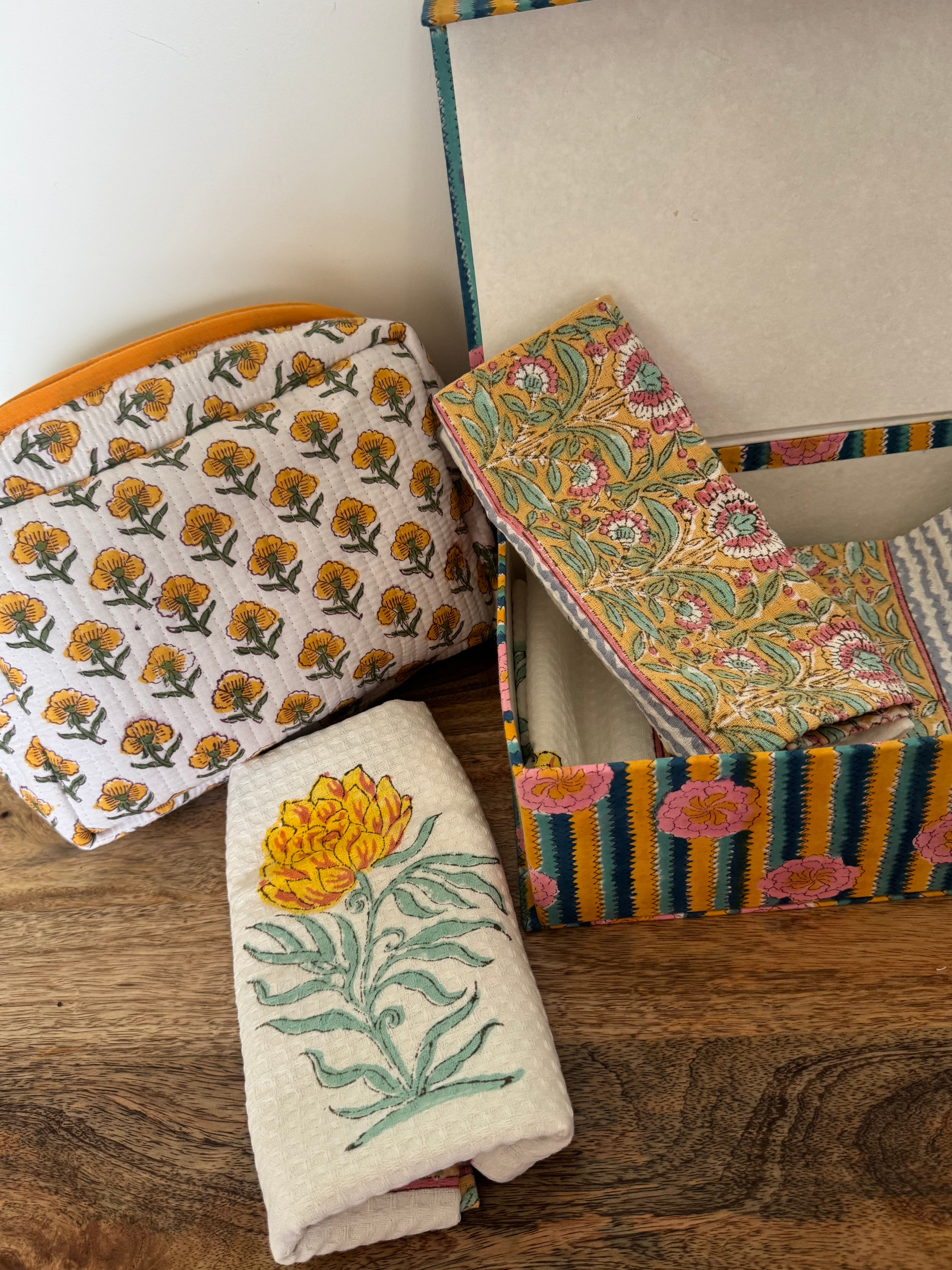 HANDBLOCK PRINTED GIFT BOX - BATH LINEN & TRAVEL POUCH