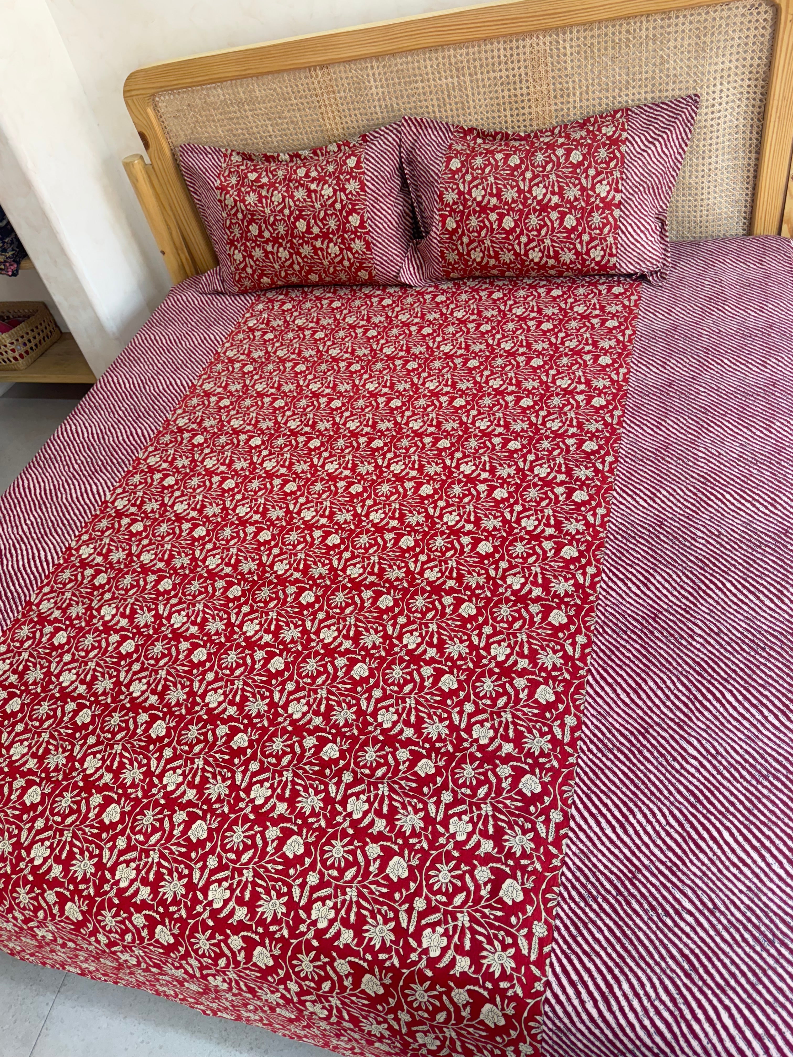 KANAK BEDSHEET WITH TWO PILLOW CASES