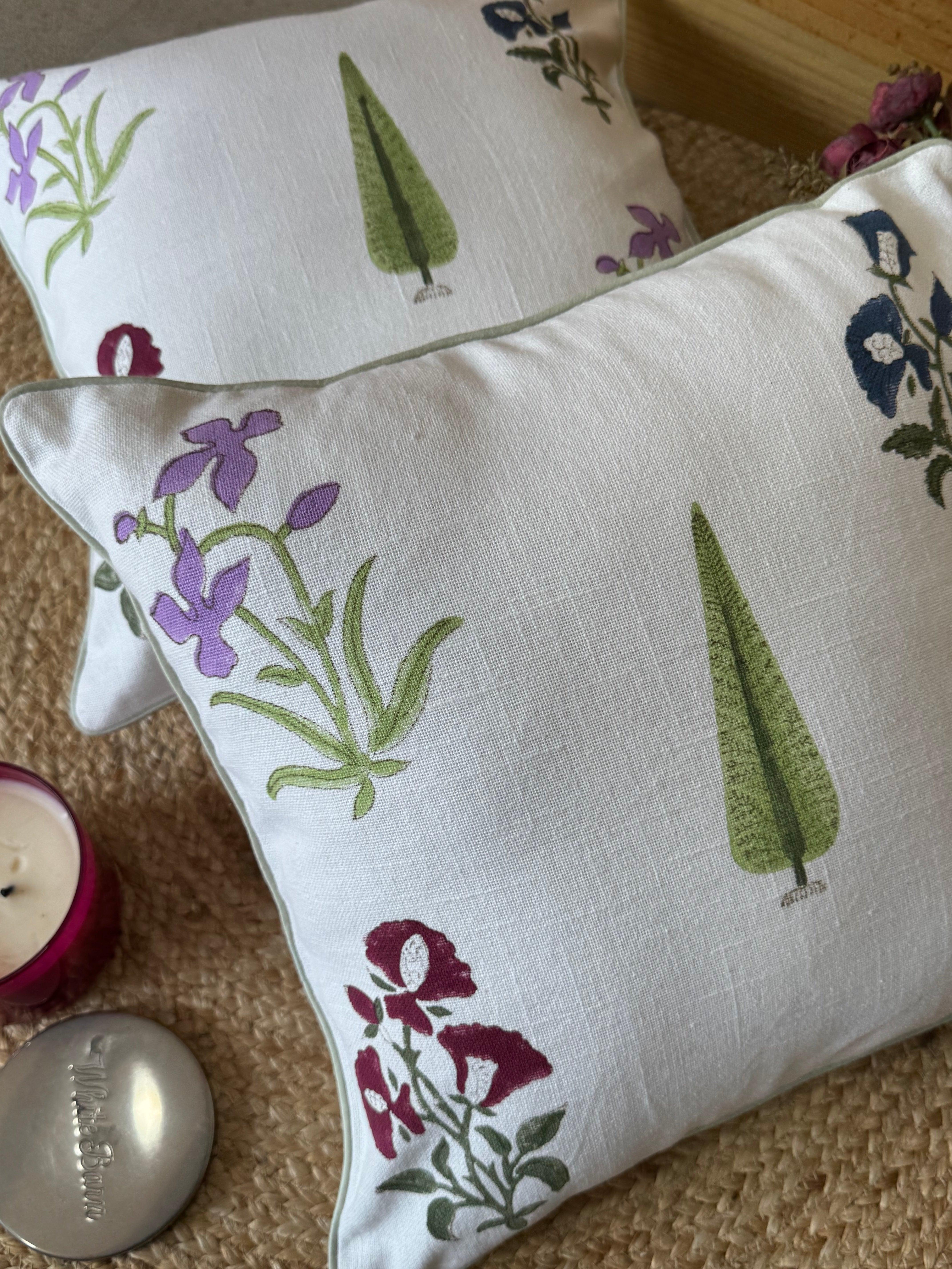A PAIR OF HANDBLOCK PRINTED 16*16 INCHES CUSHION COVER