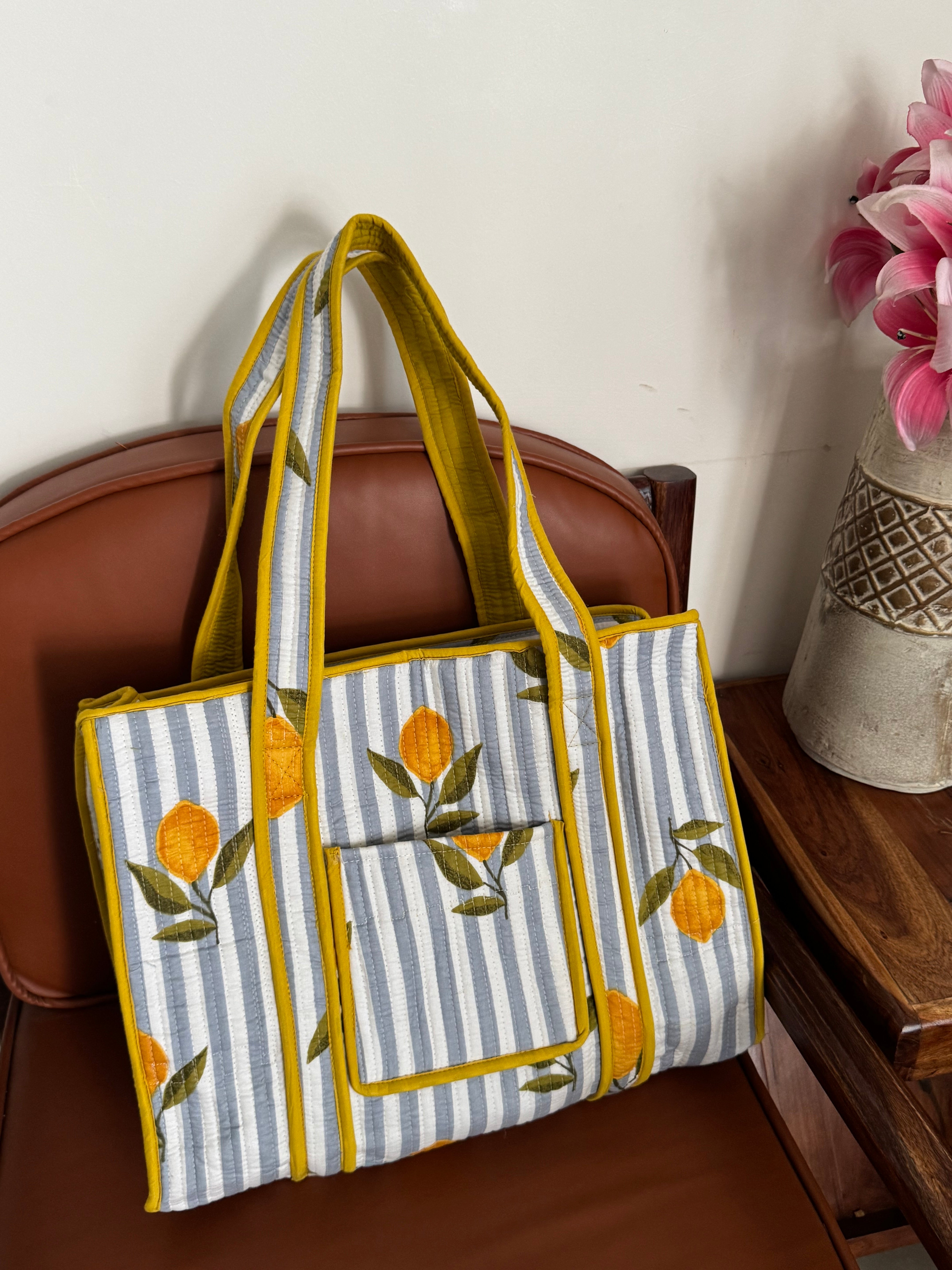 MEDIUM TOTE BAG WITH THREE POCKETS