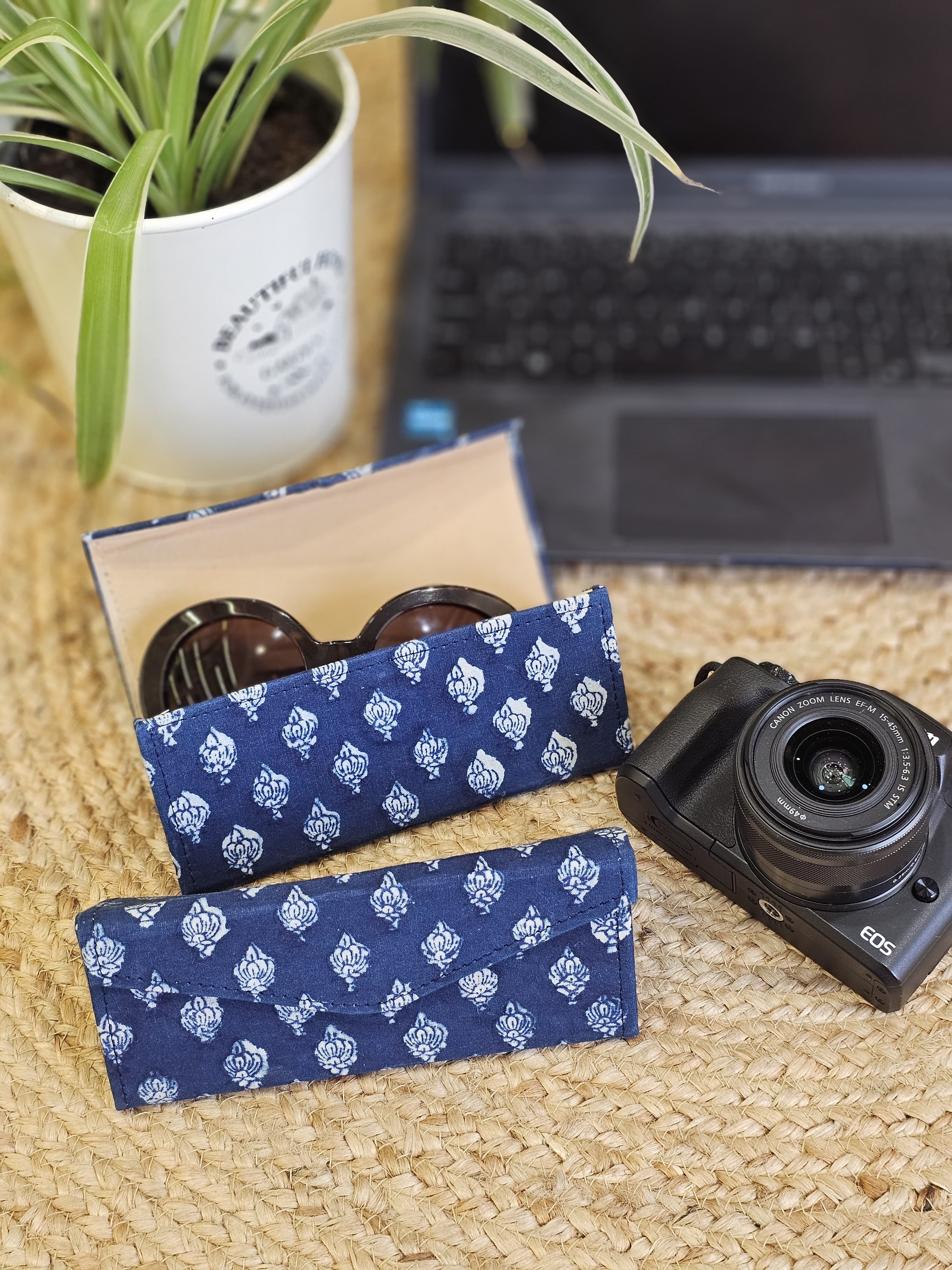 BLOCK PRINTED SUNGLASSES COVER