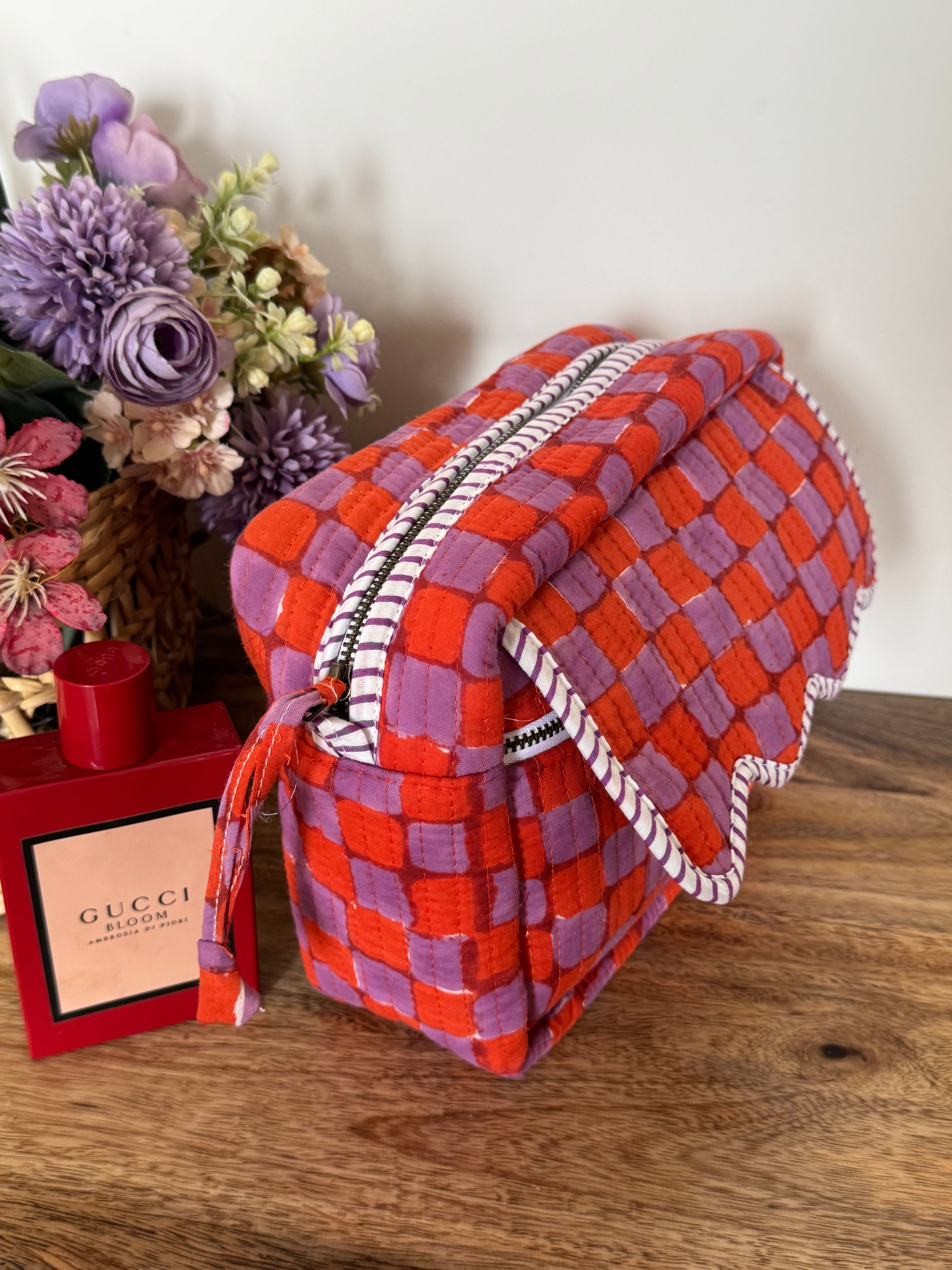 SCALLOP TOILETRY BAG