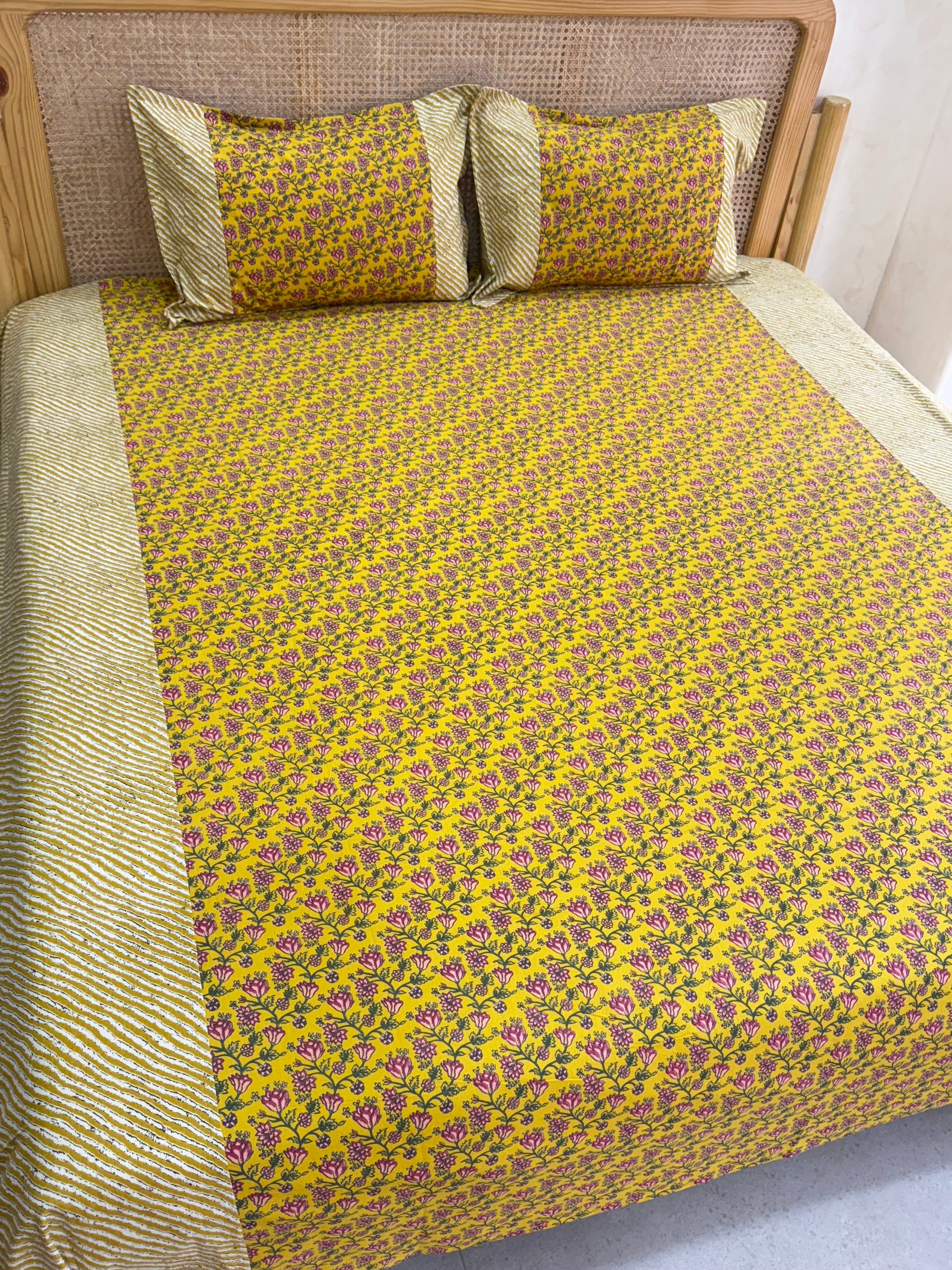 KANAK BEDSHEET WITH TWO PILLOW CASES