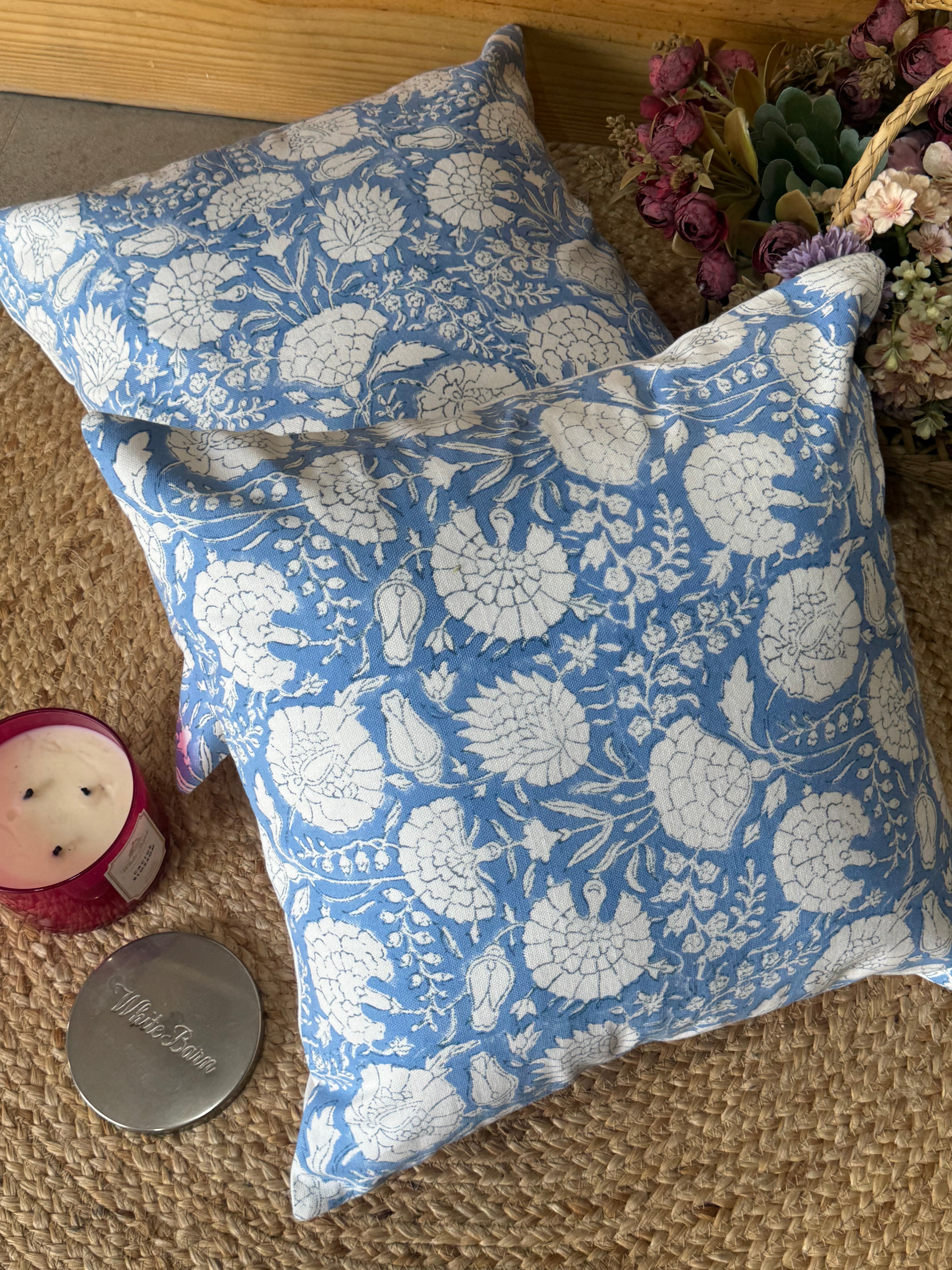 A PAIR OF HANDBLOCK PRINTED 16*16 INCHES CUSHION COVER