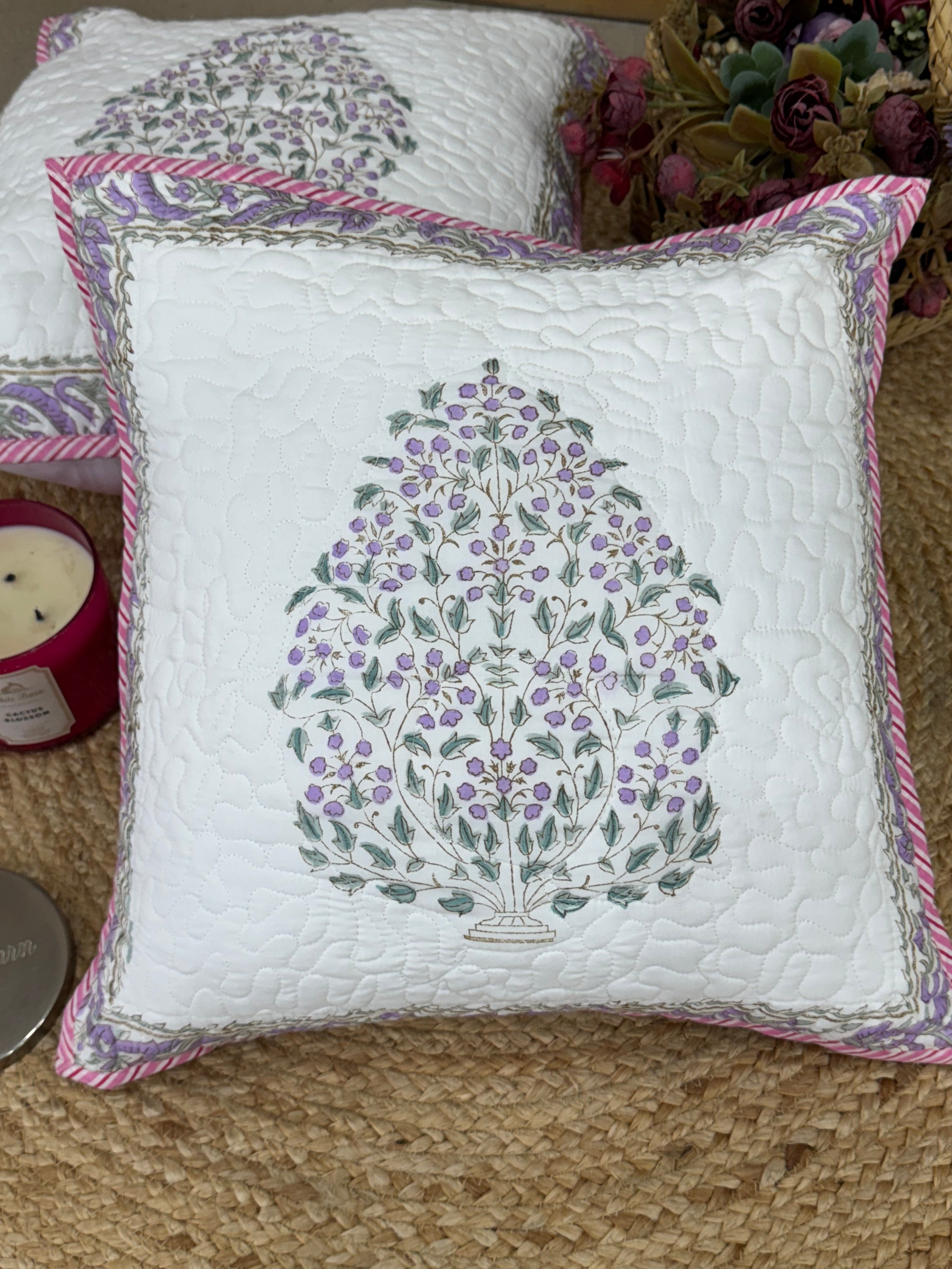A PAIR OF QUILTED HANDBLOCK PRINTED 16*16 INCHES CUSHION