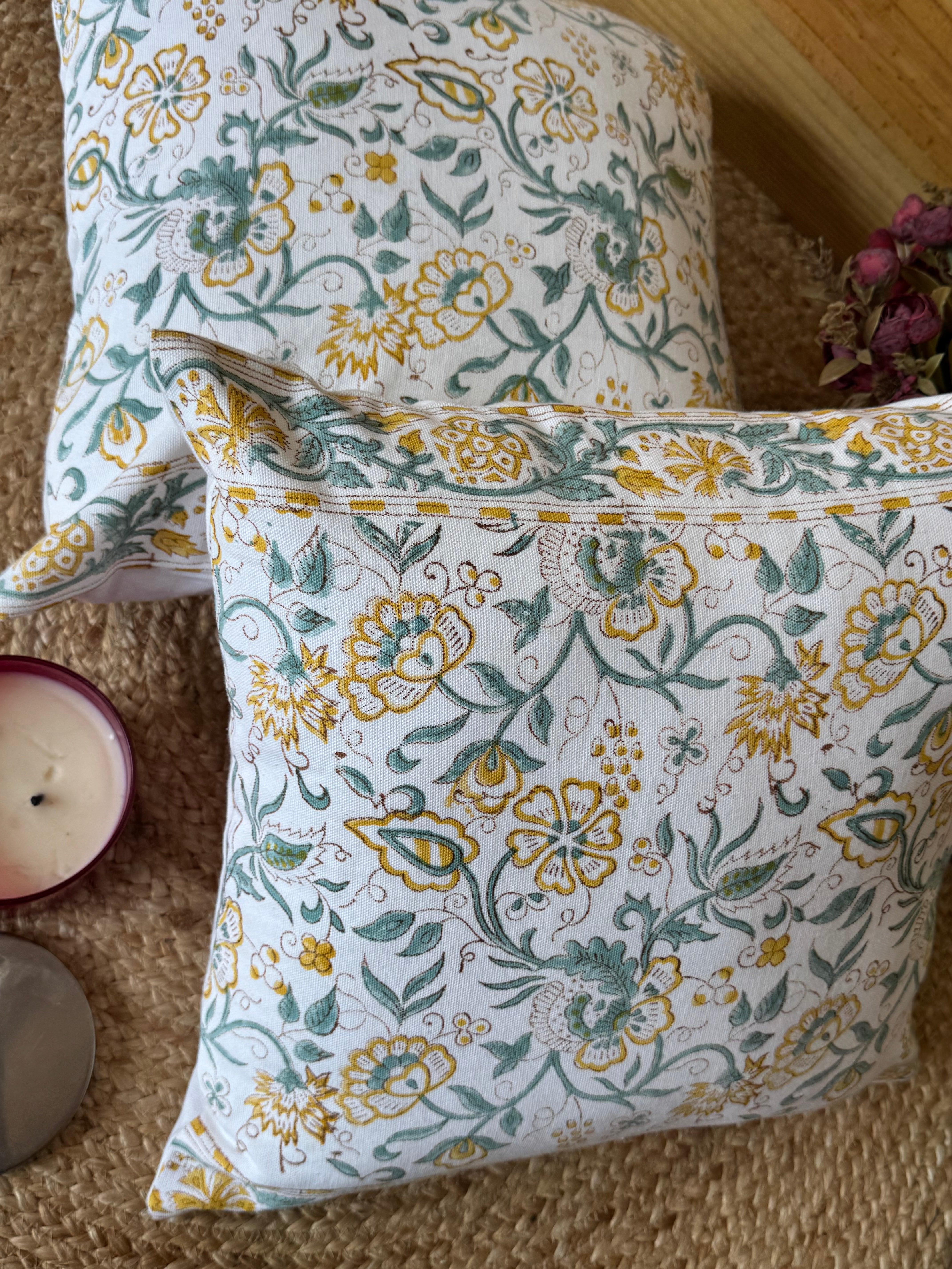 A PAIR OF HANDBLOCK PRINTED 16*16 INCHES CUSHION COVER