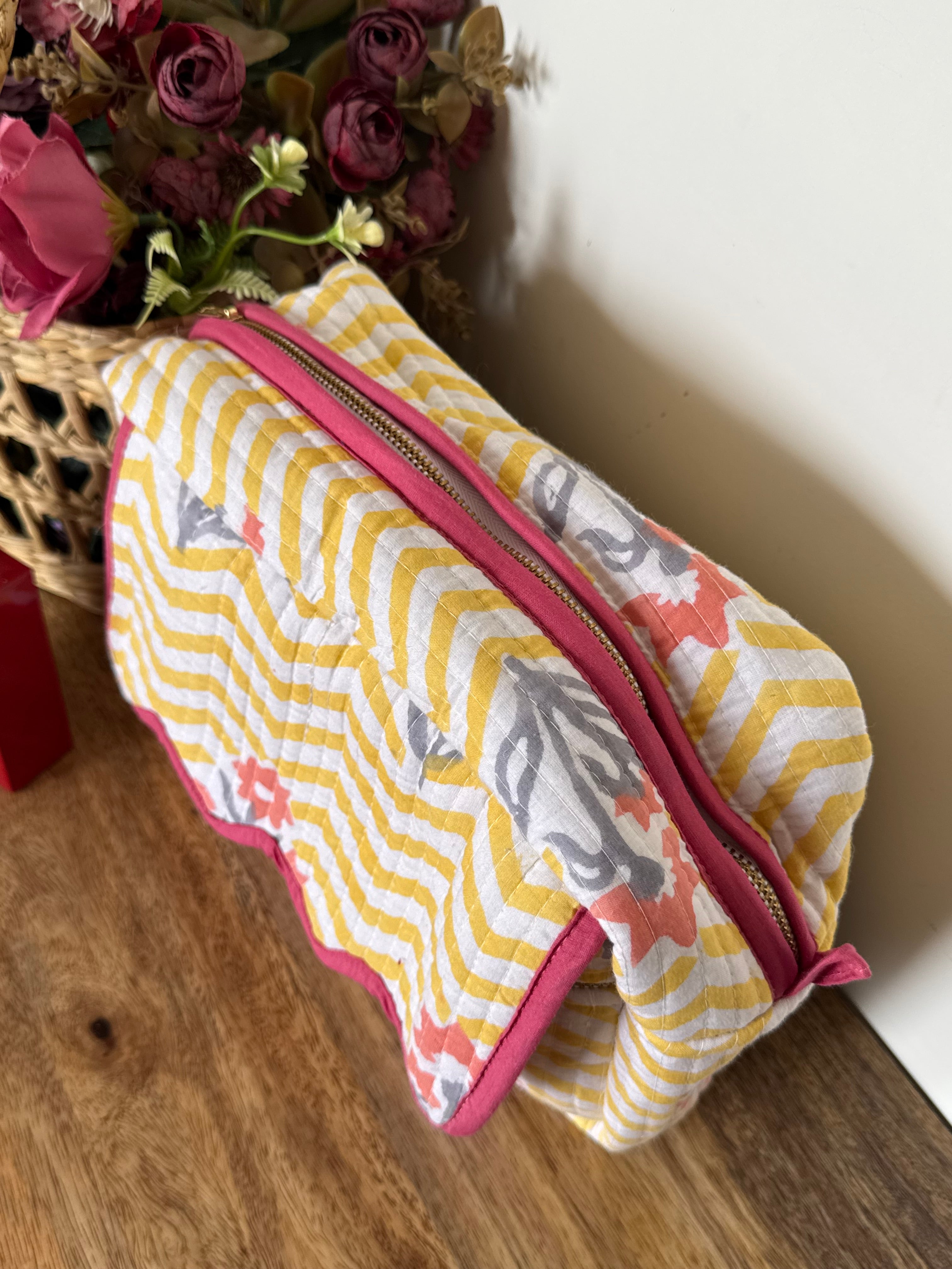 SCALLOP TOILETRY BAG
