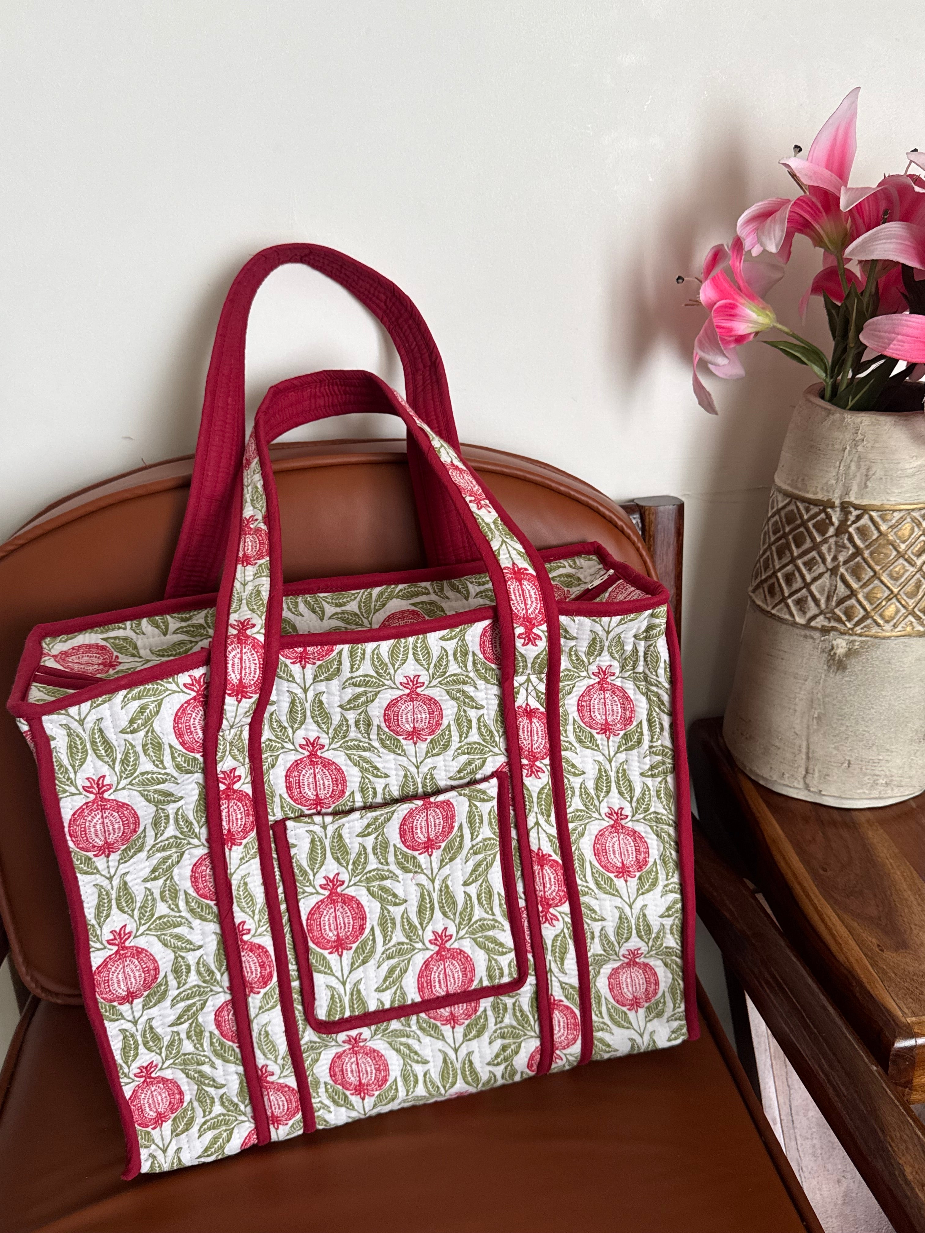 MEDIUM TOTE BAG WITH THREE POCKETS