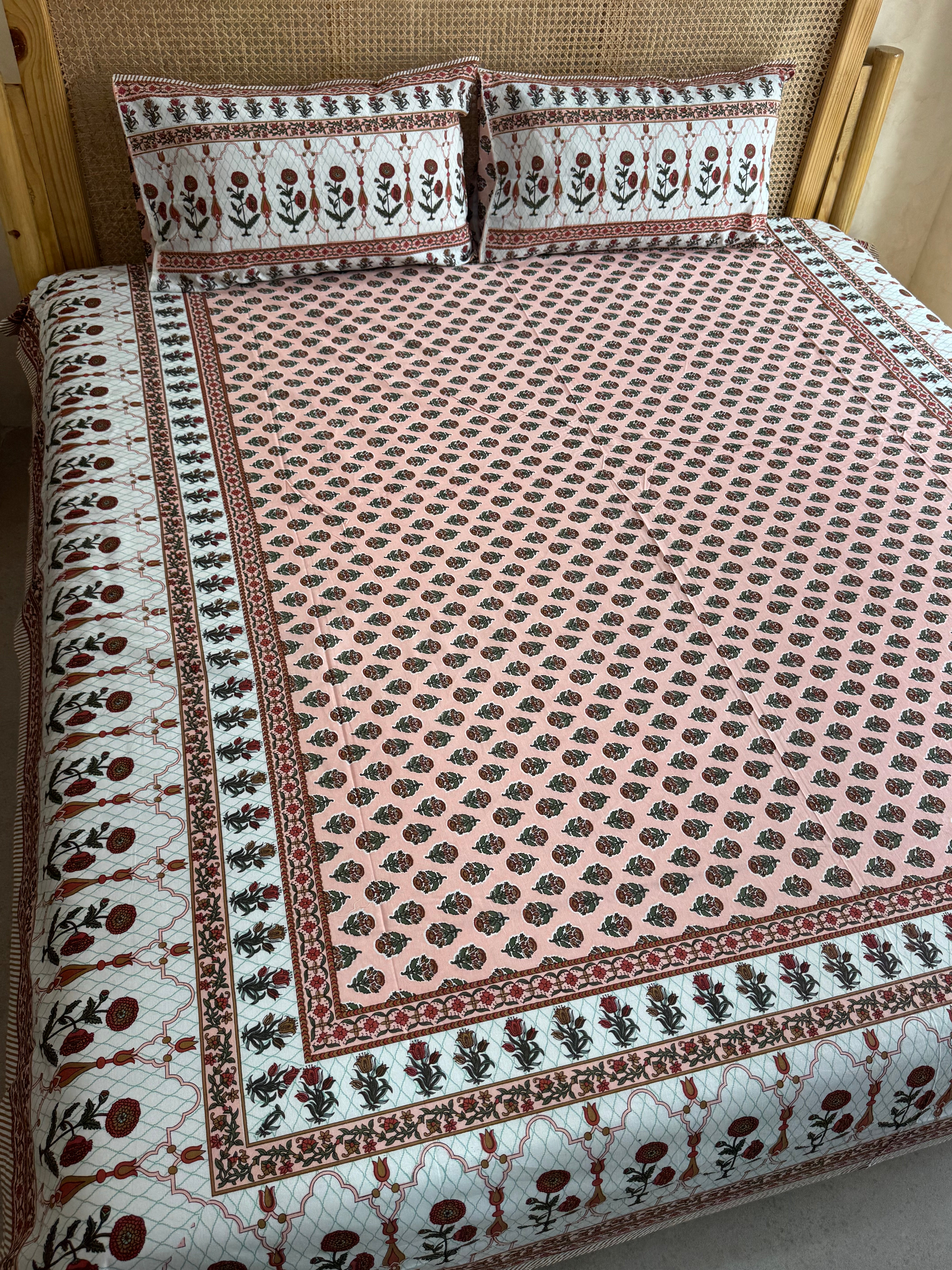 RANGREZ BEDSHEET WITH TWO REVERSIBLE PILLOW COVERS