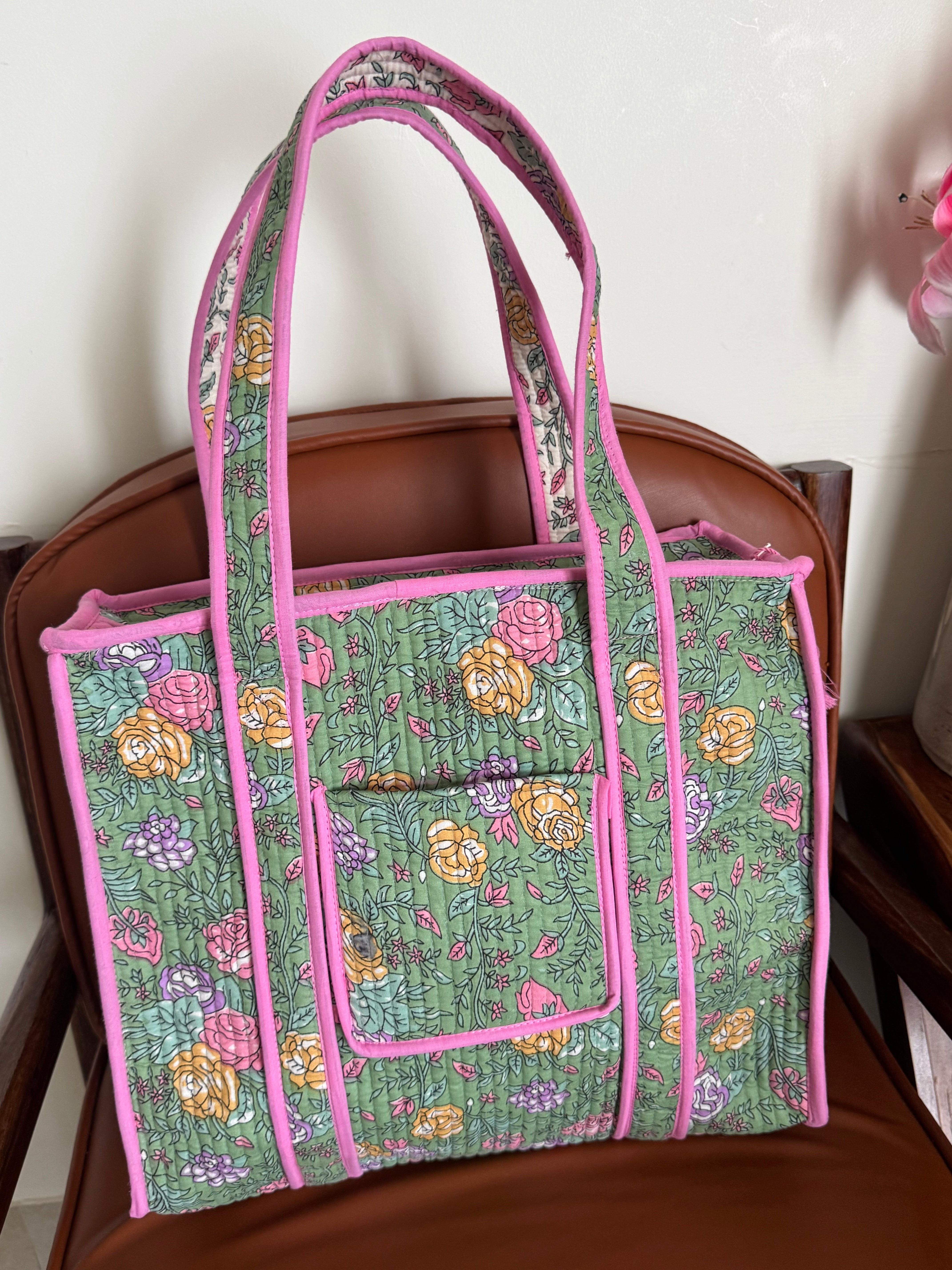 MEDIUM TOTE BAG WITH THREE POCKETS