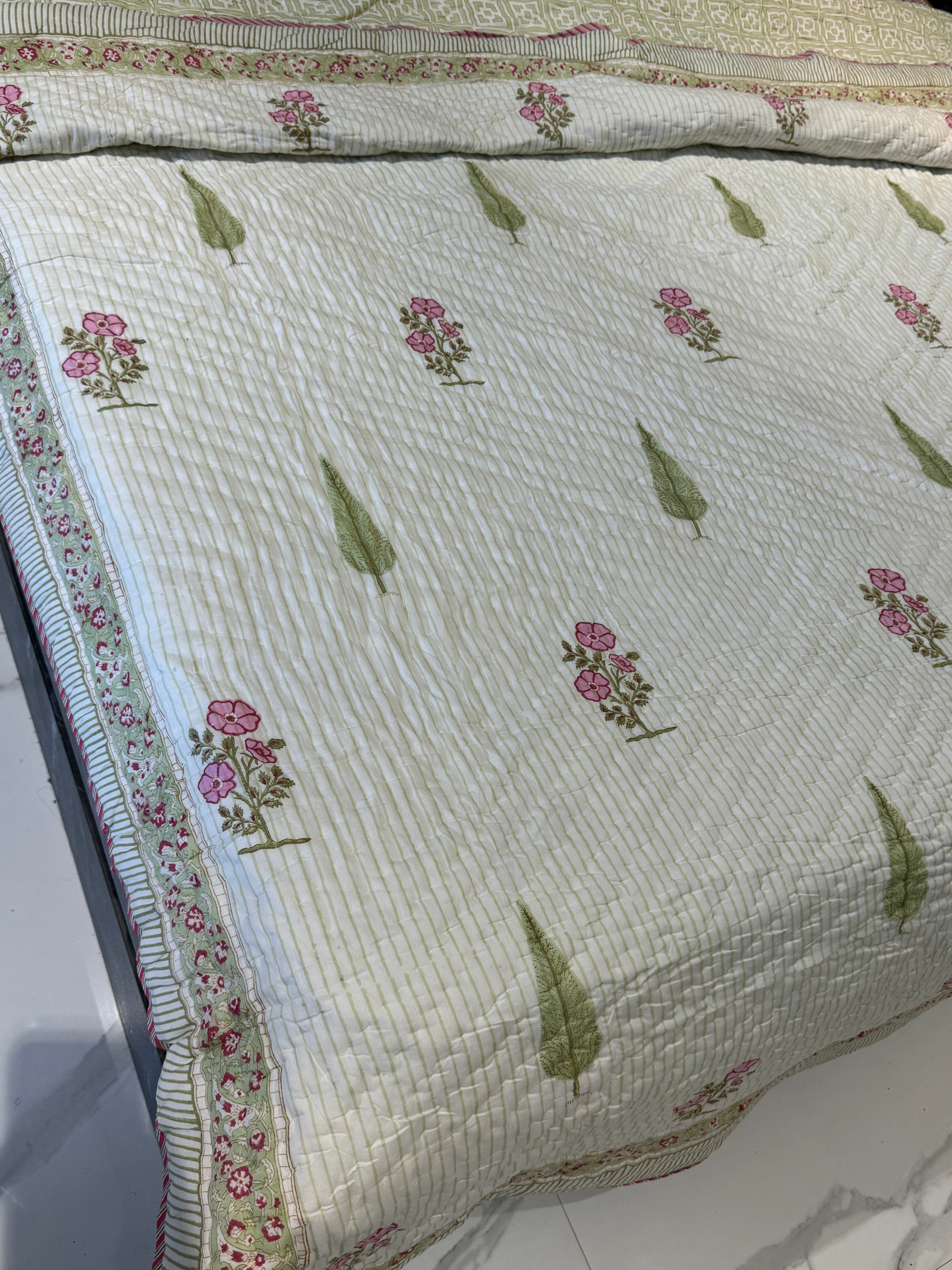 HAVANA - CREME BASE HAND BLOCK PRINTED REVERSIBLE MULMUL QUILT